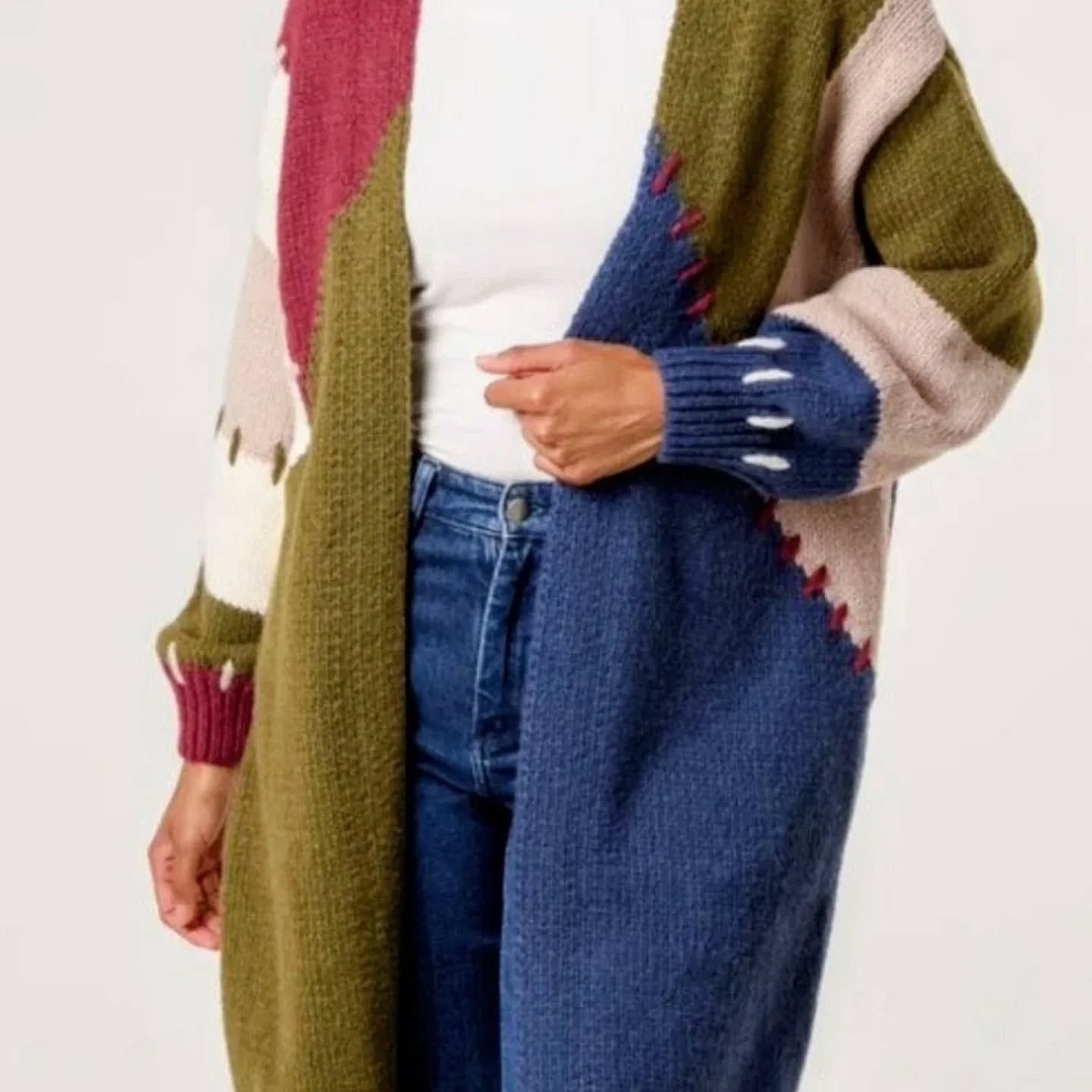 Please remember there is no LIVE this week! Our studio is open Friday & Saturday 10-2pm.
More new stock has arrived so it seemed silly not to try.
Model vs Reality ๐
#cardigan #newseasoncollection #autumn ๐