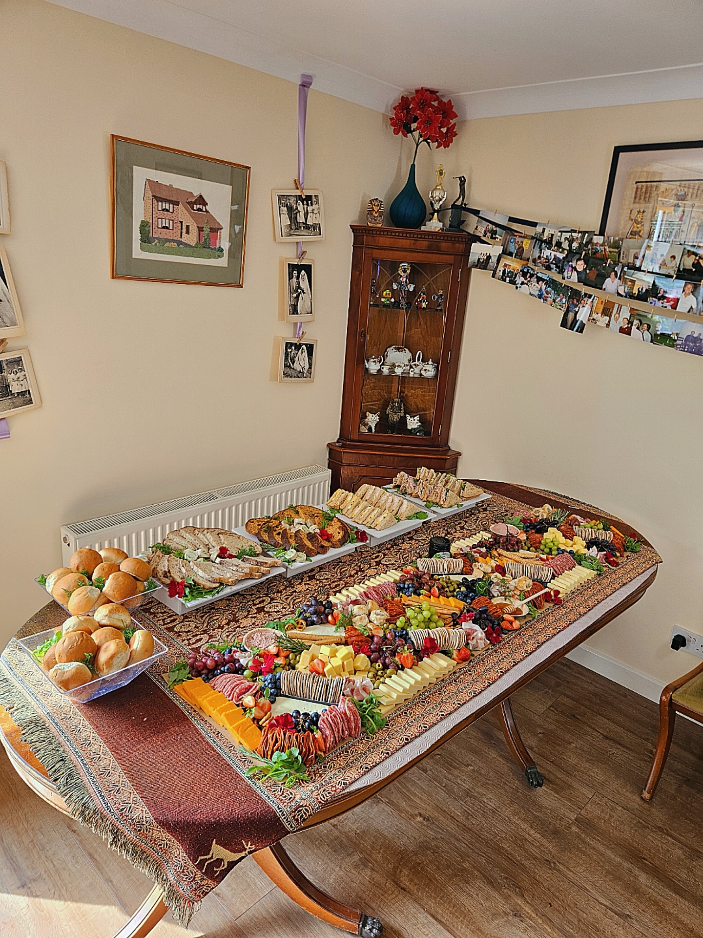 15th Crystal Wedding Anniversary 🥂
~ Flat Grazing Table
~ Mixed Sandwich Platters
~ Sourdough Bread
~ Dinner Rolls