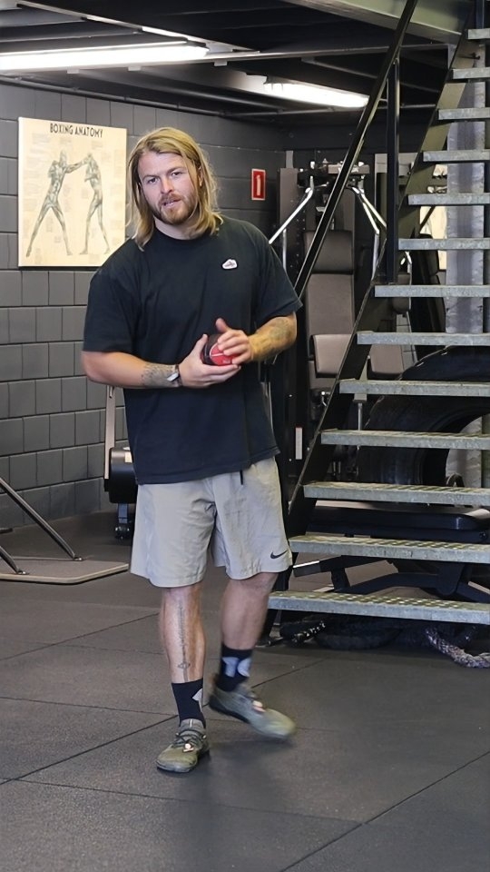 🔑 Back to the Basics.
In een wereld vol trends en snelle oplossingen vergeten we vaak waar het écht om draait: "De Basisbewegingen"
Bij Original Physic brengen we je terug naar wat telt. Geen ingewikkelde gimmicks, maar training die je lichaam sterker, stabieler en functioneler maakt. 💪
✅ Focus op techniek & fundament
✅ Functionele bewegingen die je in het dagelijks leven nodig hebt
✅ Duurzame kracht & mobiliteit
✅ Blessurevrij en doelgericht trainen
Terug naar de basis = vooruit in resultaat. 🚀
📍 Locatie: Original Physic – Amsterdam Noord
🌐 Start jouw fundament:
👉 www.originalphysic.nl
Back to basics. Forward to strength. 🔥
#OriginalPhysic #BackToBasics #FunctioneleTraining #SterkeFundamenten #PersonalTrainingAmsterdam #AmsterdamNoord #BeweegBeter #TrainBewust #KrachtEnMobiliteit