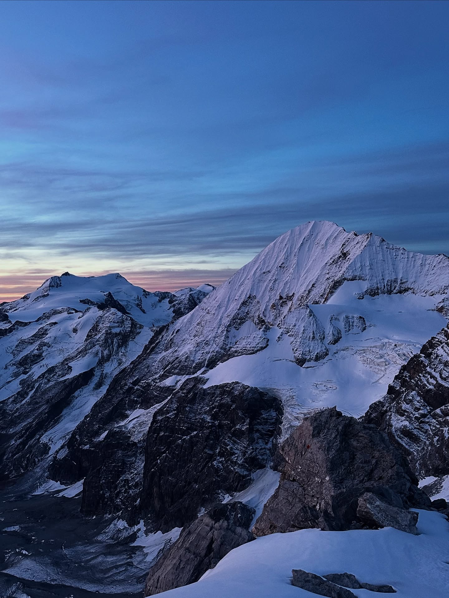 Hintergrat
.
.
Dopo qualche anno torno a Solda, qui posso dire di aver iniziato a far la guida Grazie al mio grande amico e maestro silenzioso Jacopo. Veder la tua foto in tutti i rifugi vuol dire molto.
.
Grazie Jacopo.
.
#alpinismo #mountains #alpinism #climbing #montagna #mountain #trekking #nature #mountaineering #hiking #alps #outdoor #climb #snow #adventure #italy #valledaosta #landscape #mountainlife #alpi #dolomiti #picoftheday #neverstopexploring #monterosa #arrampicata #lasportiva #alpinist #montagne #alpinisme #escursionismo