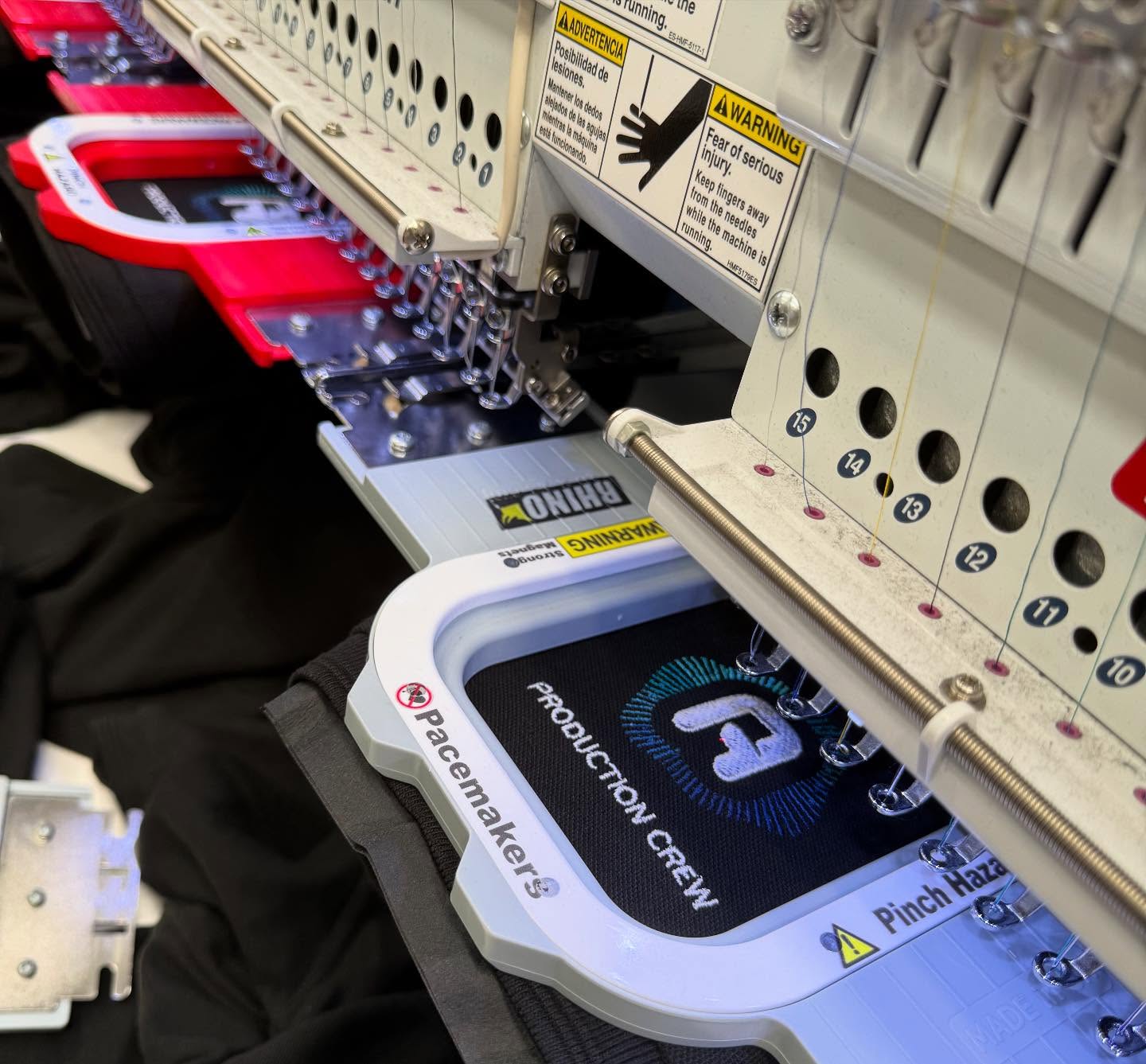 Bit of Amplitude embroidery on the go
.
.
#autumn #winter #prortx #rtx #clothing #polo #clothing #printers #decorators #silkscreen #screenprinting #ink #colour #print #embroidery #directtofilm #directtogarment #product #garment #tshirt #hoodies #screenprintinglife #shirt #uniform #workwear