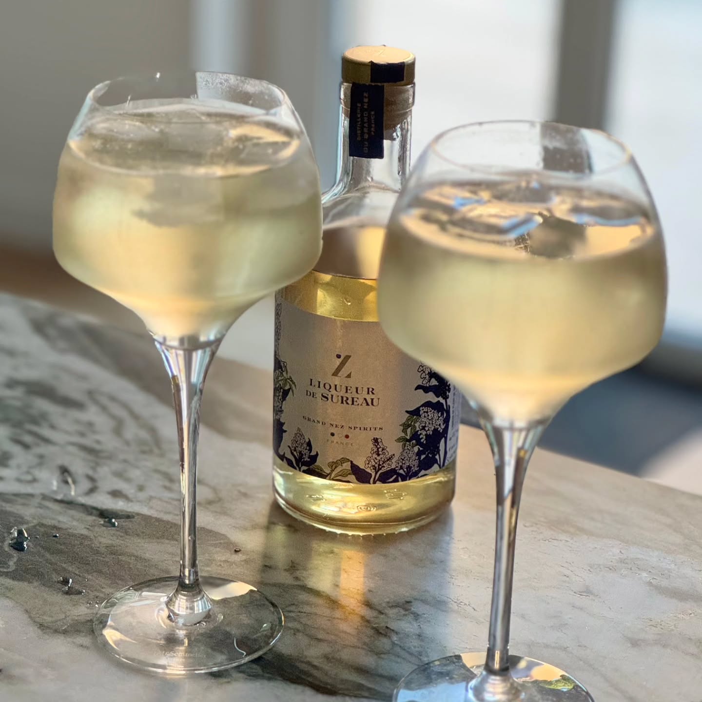 📸✨ Fais comme Leslie et partage-nous tes moments avec nos créations !
On a reçu cette superbe photo de toi et… on adore 😍 Rien de plus satisfaisant que de voir nos gins et liqueurs dans ton univers, à ta façon.
Merci pour ce partage plein de style et de goût 💛 Tes photos et ton retour, c’est exactement ce qui nous motive chaque jour !
👉 Toi aussi, tague-nous dans tes clichés pour qu’on puisse te repartager ! #MomentsGin #Grandnezspirits
Cheers à tes beaux moments 🥂
📸@leslie_anne_b
Abus d'alcool dangereux pour la santé. A consommer avec modération