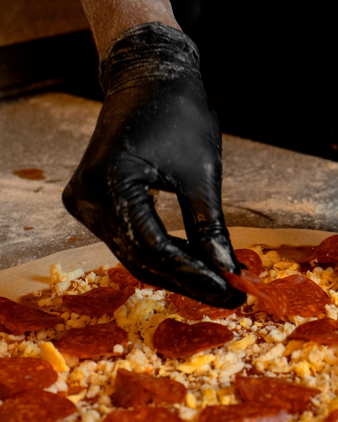 😊 El secreto está en los detalles… y en cada pepperoni y queso que se espolvorea con cariño en tu pizza favorita. ❤️🍕
🙌 Te esperamos en Explanada Pachuca o Explanada Puebla.
.
.
.
#PizzaLovers #PizzaSaludable #PizzaDeliciosa #HealthyPizza #Foodie #AmantesDeLaPizza