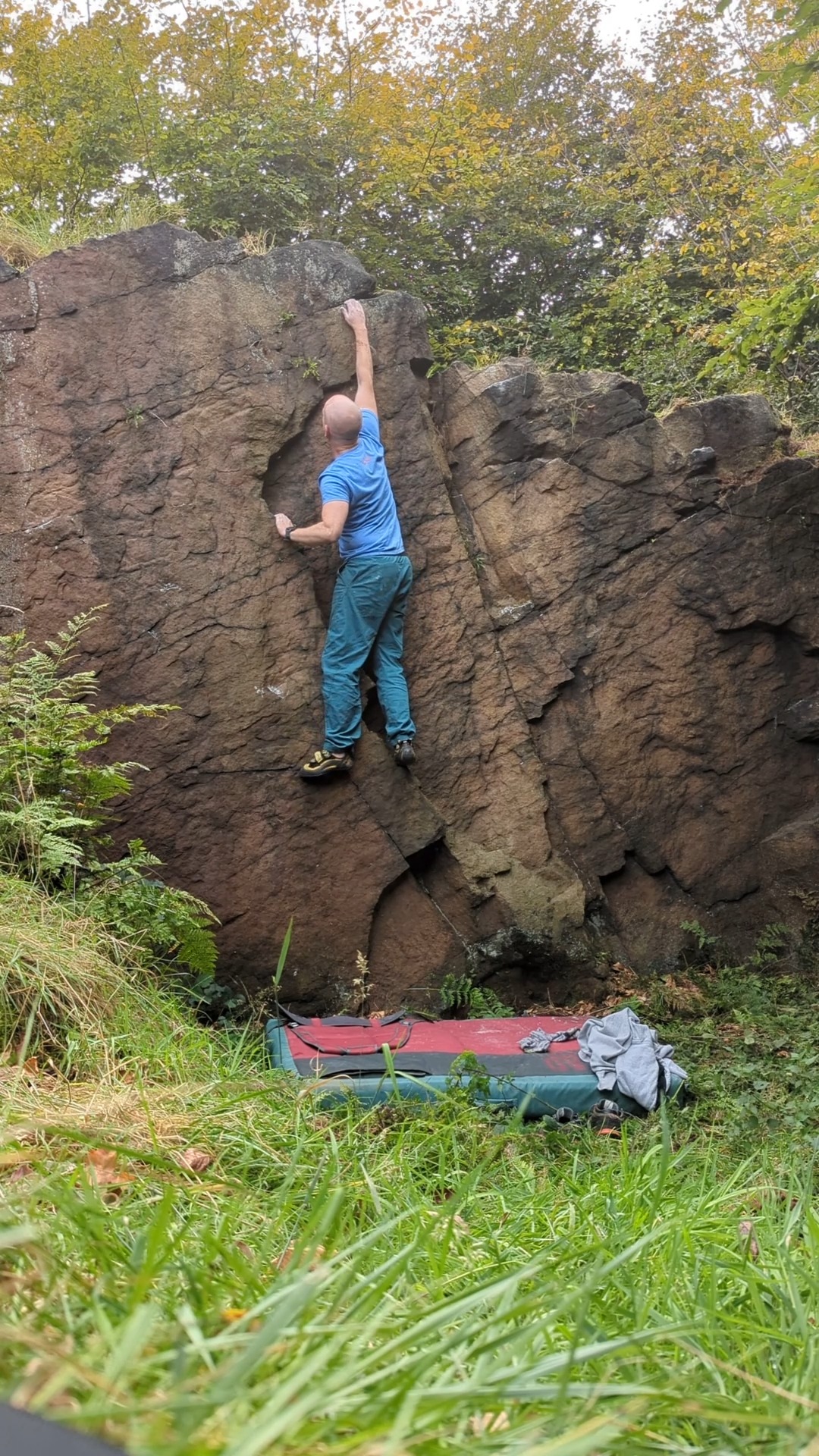 Had a free hour today so popped in to Duxon Hill... it needed a bit of a clean, but I managed to get a few easy problems done. Good for the soul😊. Looking forward to @lancashireboulderingguidebook s new guide which will hopefully be out soon!