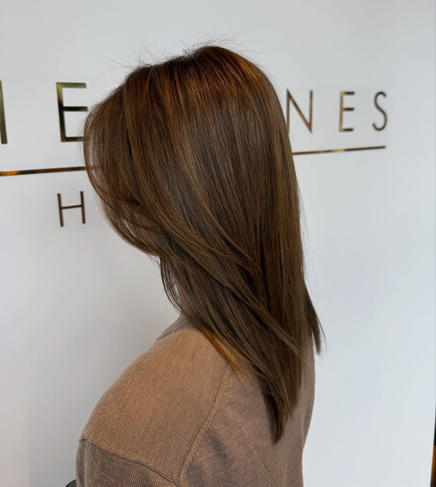 A seamless transition into autum tones ✨🍂
Rich, glossy brunette with soft layers for dimension and movement - beautifully created by our junior colourist Abby and gorgeously cut by stylist Izy
#autumhair #hairtransformation #brunnette #glossybrunette #hairgoals #juniorcolourist #newseasonnewhair #milliejoneshair #surreysalon #haslemere #salon #hair