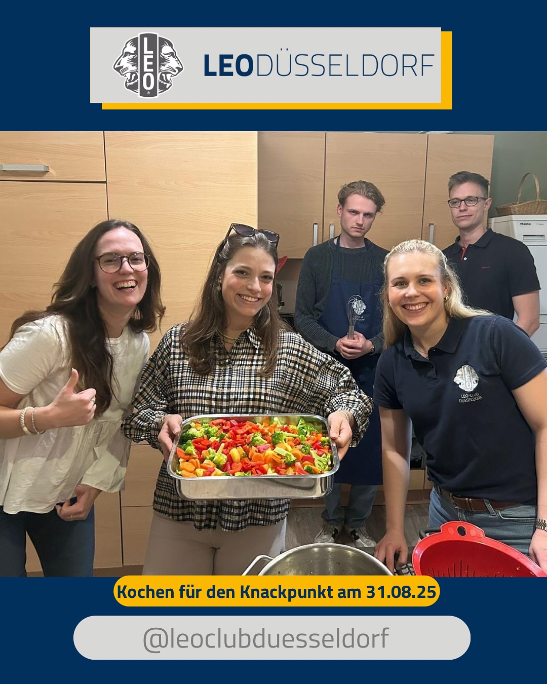 • Kochen für den knackpunkt 👨🍳🍳 •
Vergangenen Sonntag wurde mal wieder für den @knackpunkt_duesseldorf gekocht. Diesmal gab es als Vorspeise, Tomate-Mozzarella-Spieße, als Hauptgericht einen Gemüse-Kartoffel-Auflauf und als Dessert leckeren Obstquark. Im Anschluss waren wir wie immer Pizza essen im @danoiduesseldorf 🍕🥗
#kochen #activity #knackpunkt #leoclubdüsseldorf #leoclub #lionsdüsseldorf #lionsdeutschland #pizza #danoidüsseldorf #gutestun