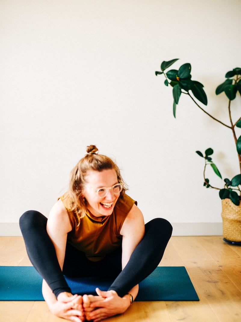 À celles et ceux qui rêvent de ralentir mais qui ne savent pas toujours comment, de se reconnecter à eux-mêmes et de découvrir les bienfaits du yoga et de la pleine conscience . À tous ceux qui souhaitent explorer le yoga au-delà de mouvement, respiration et relaxation, qu’ils soient débutants ou pratiquants confirmés- C’est pas trop tard de reserver votre place pour essayer le yoga :) Si toutefois vous ne pouvez pas venir, vous pouvez toujours nous joindre plus tard pour une séance découverte. N’hésitez pas à me contacter si vous avez des questions/ vous voulez venir.
Hier, j’ai enseigné 2 séances découvertes @stmeloirdesbois à Saint Méloir des Bois et je suis très heureux de recevoir les retours positifs de yoga que je propose.
« Merci beaucoup pour ton accueil. Ton cours m’a beaucoup plu !!!! »
Les prochaines séances découvertes gratuites (Reserver votre place NOW!)
à Pluduno, le 11 septembre, jeudi (9h30-11h), Salle Chateaubriand
à Broons, le 12 septembre, vendredi (9h45-11h), Salle de Danse, Maison des Associations
à Dinan: le 15 septembre, lundi (12h15-13h30), Maison des associations, La Source (Salle Parigot)
à Dinan: le 18 septembre, jeudi (12h15-13h30), Maison des associations, La Source (Salle Trintignant)
Si possible, venez avec un tapis, un coussin, une couverture et une tenue souple. Quelques tapis/ du matériel supplémentaire seront disponibles dans la salle.
À bientôt
Evi
Eva Cmarova (Evi Sola Yoga)
Professeur diplômée de Yoga (Adultes/ Enfants)
www.evisolayoga.com
07.74.88.72.18
.
.
#yogapourtous #seancedecouverte #seancedessai #yogabretagne #yogadinan #yogacotedarmor