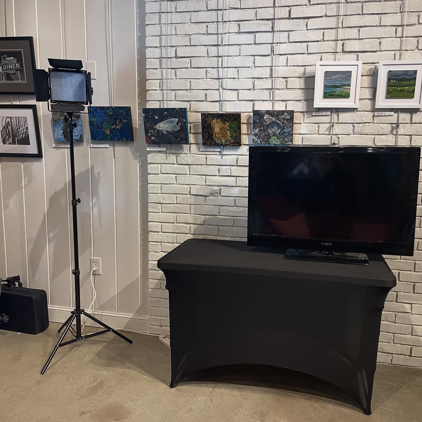 Fundamentals of Photography class TONIGHT 6-8pm.
If you’re wishing you signed up, there’s still seats available! Shoot us a call 781.762.3300