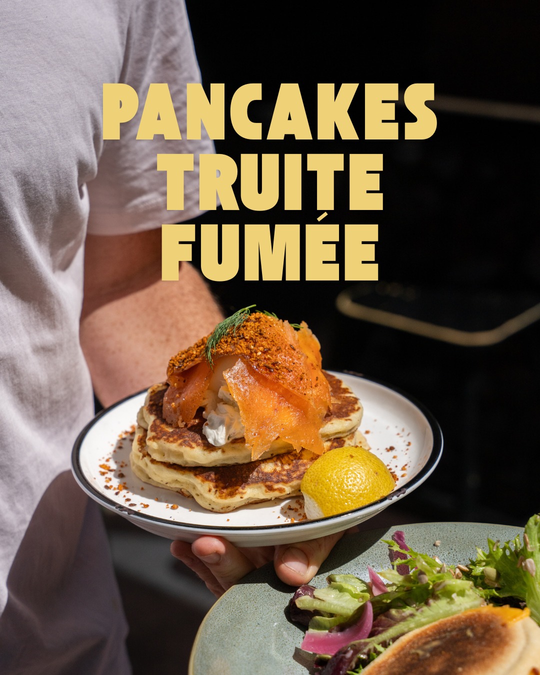 Le saumon fumé peut aller se rhabiller : voici nos pancakes à la truite fumée maison. Trois pancakes moelleux garnis de truite des Dombes fumée par nos soins, surmontés d’un œuf mollet coulant et d’une crème de chèvre citronnée, le tout saupoudré de baies roses.
Un plat gourmand et 100 % local. 🐟🥚🥞
Disponible tous les jours au Diploïd : brunch jusqu’à 14 h 30 en semaine et 15 h le week‑end. Viens tester cette pépite locale !🌞
#pancakesalé #truitefumee #sanssaumon #brunchlyon #diploidlyon #lyon1 #faitmaison #localfood