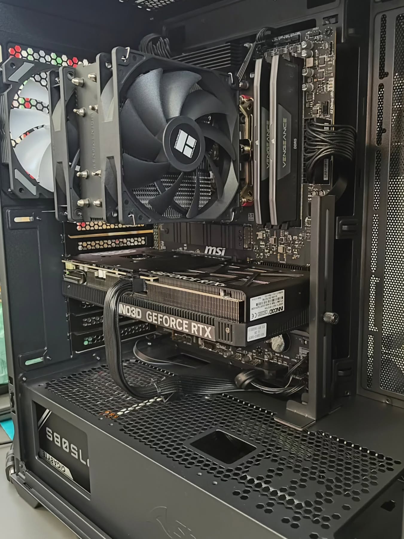 Montaggio in corso. In partenza per Bergamo.🚚
Ryzen 5 7600x
32 GB RAM Corsair 6000mhz
1TB SSD Crucial
RTX 5060 Ti 16GB