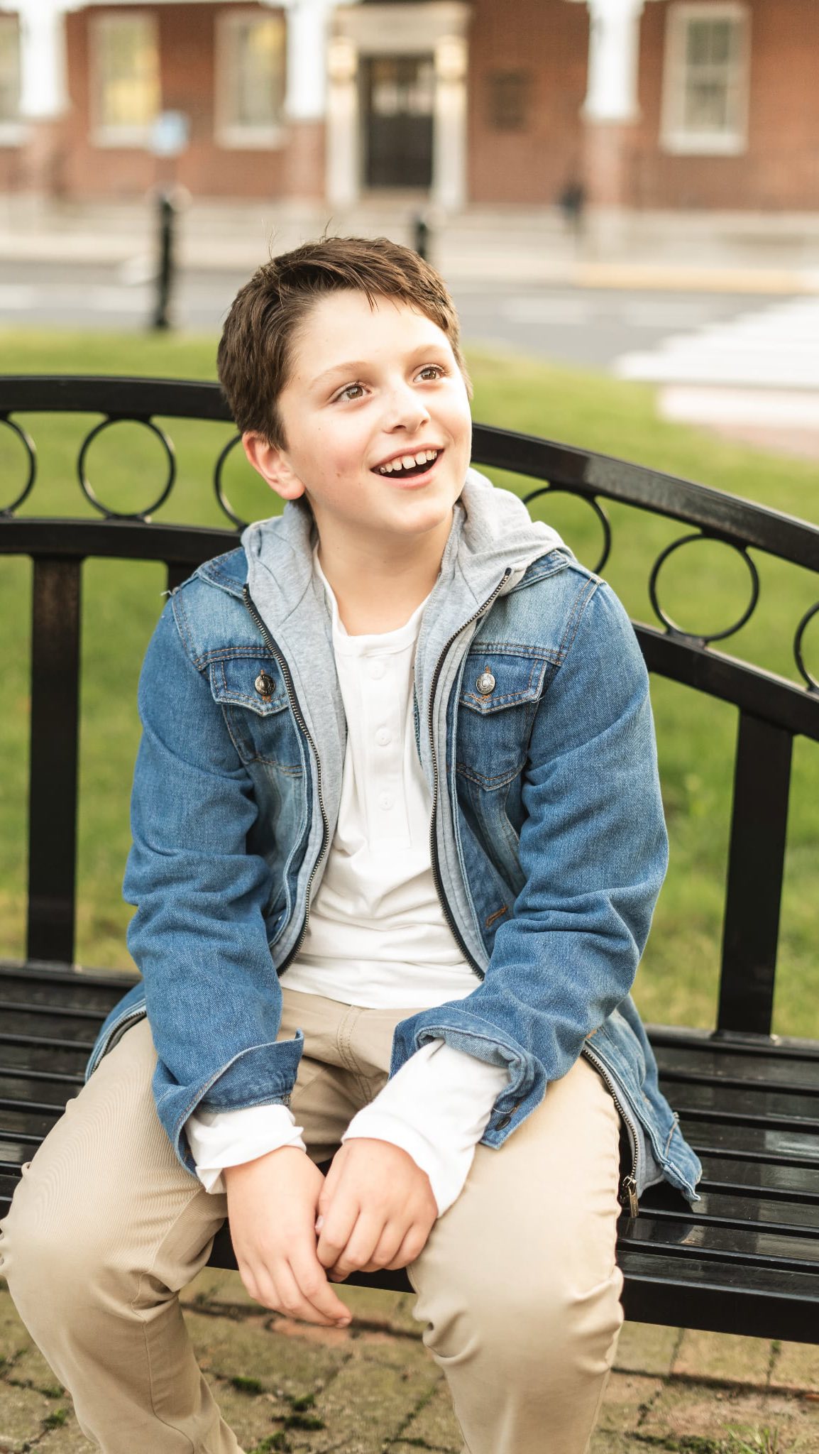 Tell a MOM 👇🏽I (Shannon) really KNOW!
I know how much work it is! The outfits. The attitudes! The young kids. The I “I dont want to.”
We will get smiles! #delawarefamilyphotographer #shannonritterphotography #delawarefamily