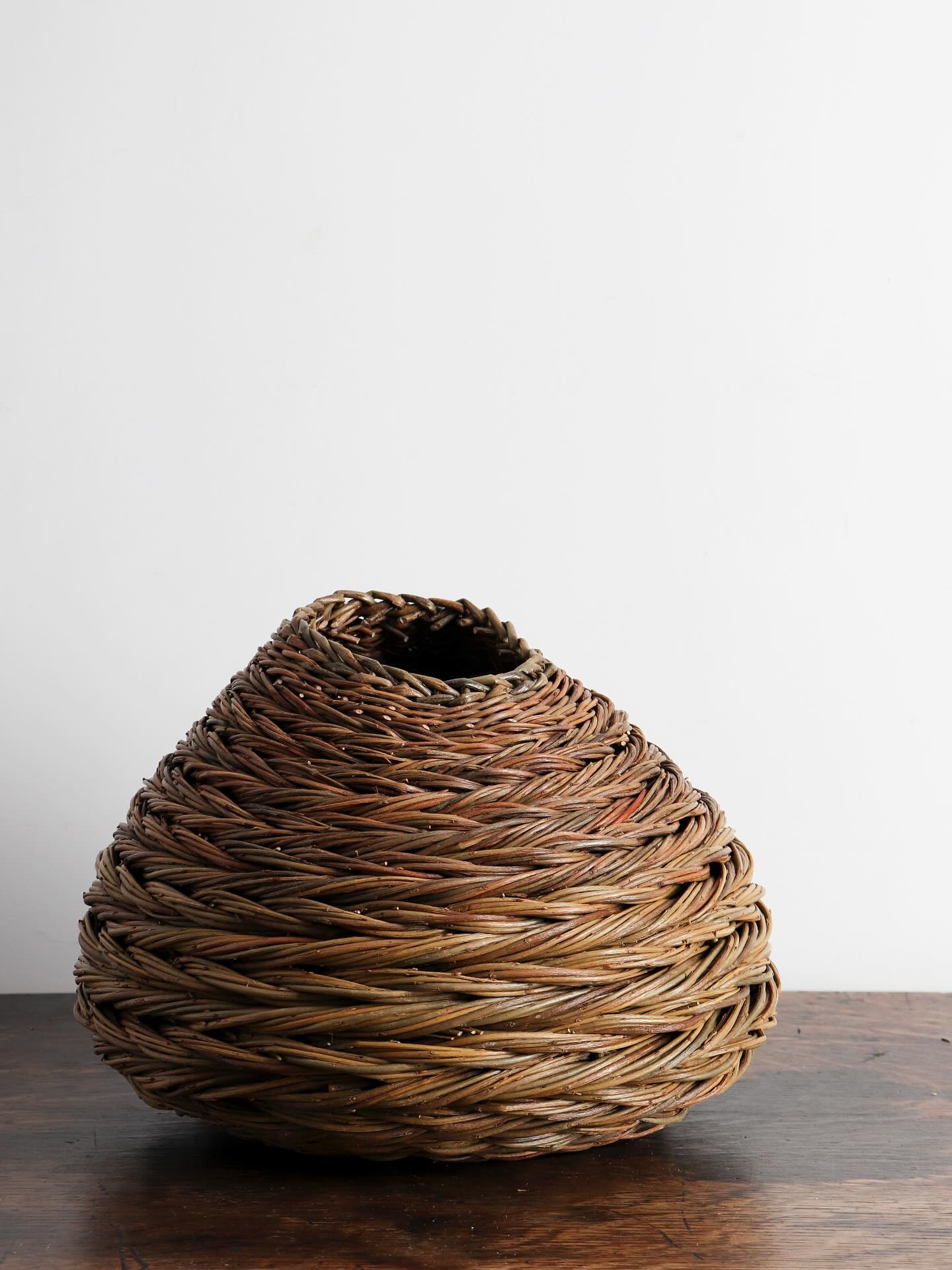 Organic woven form; inspired by wasp nests, it speaks of a need for shelter and protection.
A reflection of my surroundings, this piece was created entirely from our own sustainably-grown willow, and woven in my workshop just metres from the willow beds themselves.
Sarah 🌿