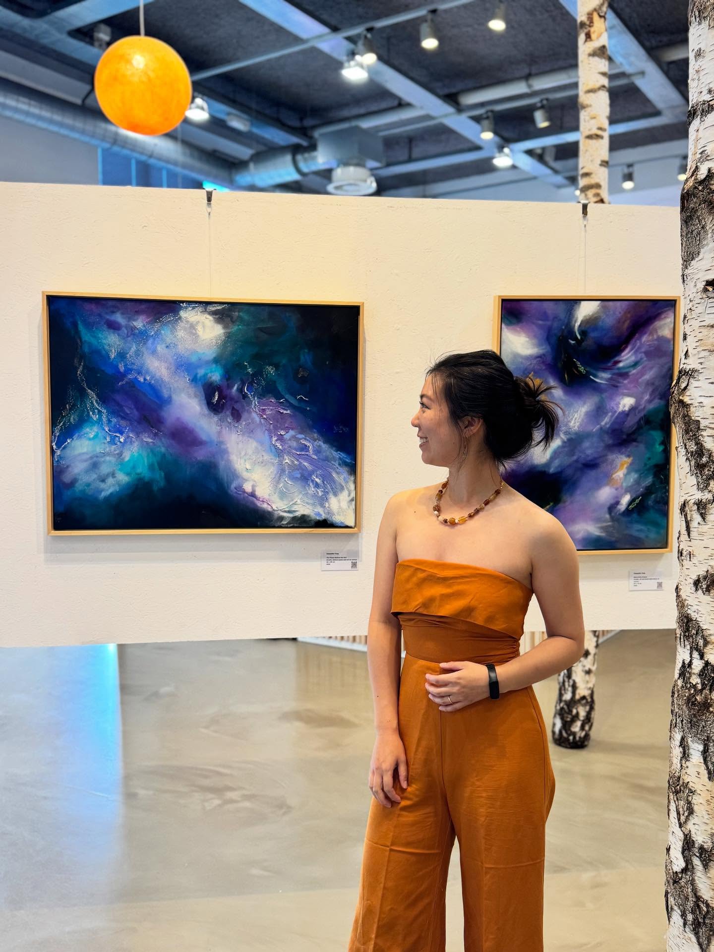 What’s special about this piece is that I actually didn’t have a title for it until I met @carlacmedium she helped me interpret my art. What she said about hidden strength and quiet power resonated so deeply with me that the title revealed itself:
The Power Behind the Veil | 60x80 cm framed
On view now at @kunstruim until Sept 14.
I’ll be at the gallery tomorrow, the 12th, and again on the 14th. Come by, I’d love to share more about the inspiration behind this work
✨This piece is available, message me directly if you feel called to make it yours.
#KunstRuim #ArtExhibition #AmsterdamArt #ContemporaryArt #AbstractArt #ArtCollector #ArtForSale #GalleryExhibition #SupportLocalArtists #FemaleArtists #IntuitiveArt #ArtThatHeals #SoftnessAsStrength #ArtisticJourney #ArtWithMeaning #ArtAndIdentity #ArtLife