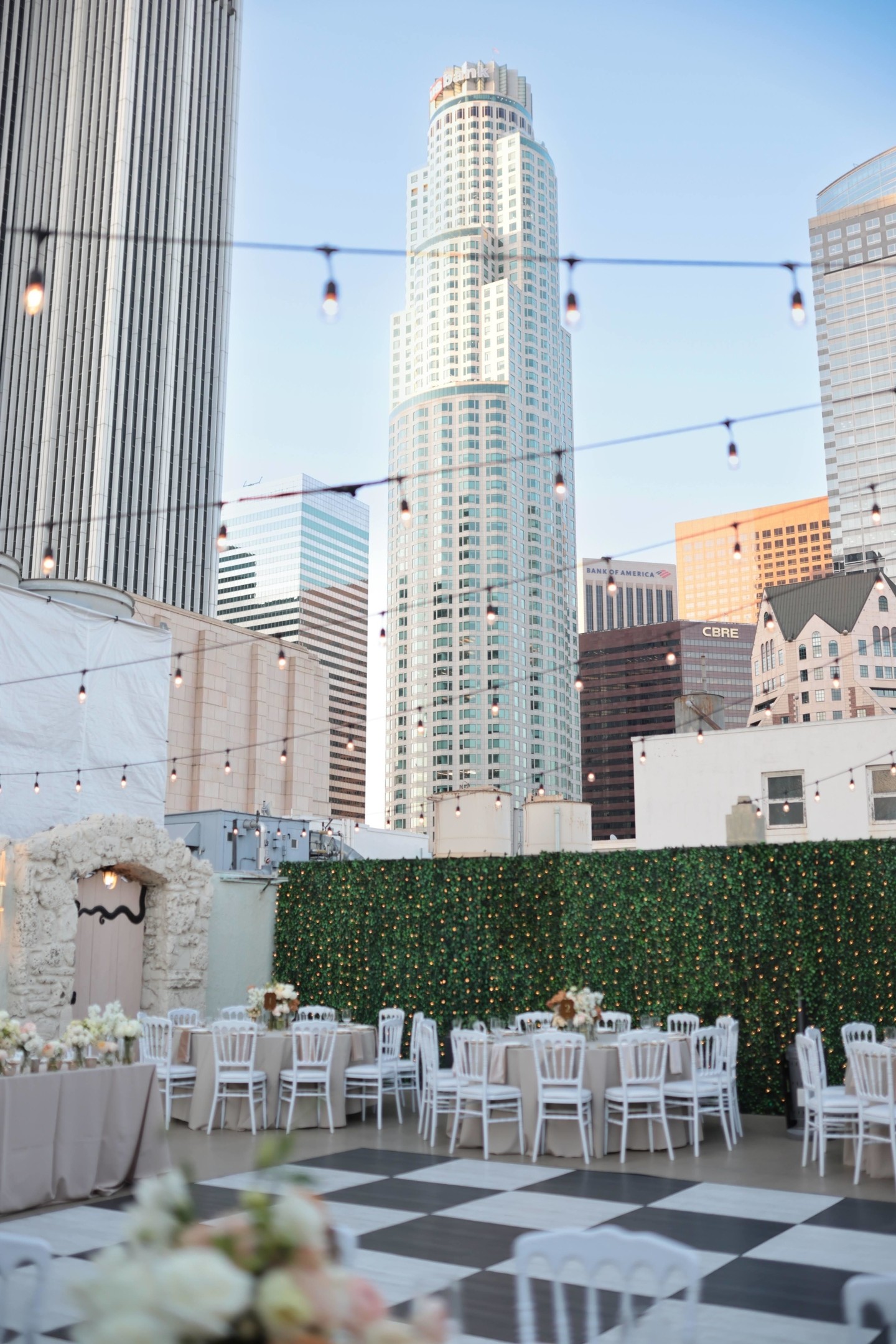 Rooftop gatherings just hit differently — string lights overhead, skyline all around, and the kind of vibe that reminds you why DTLA parties are magic. 🌃
Photographer: @cha.cha.studio
Planner: @aliciadawnevents
Catering: @anoushcatering
#outdoorwedding #weddingvenues #outdoorweddingvenue #venuehunting #exclusiveweddingvenue #eventvenue #theoviatt #DTLA #DTLAWeddings #ArtDeco #ArtDecoWeddings #CityMagic