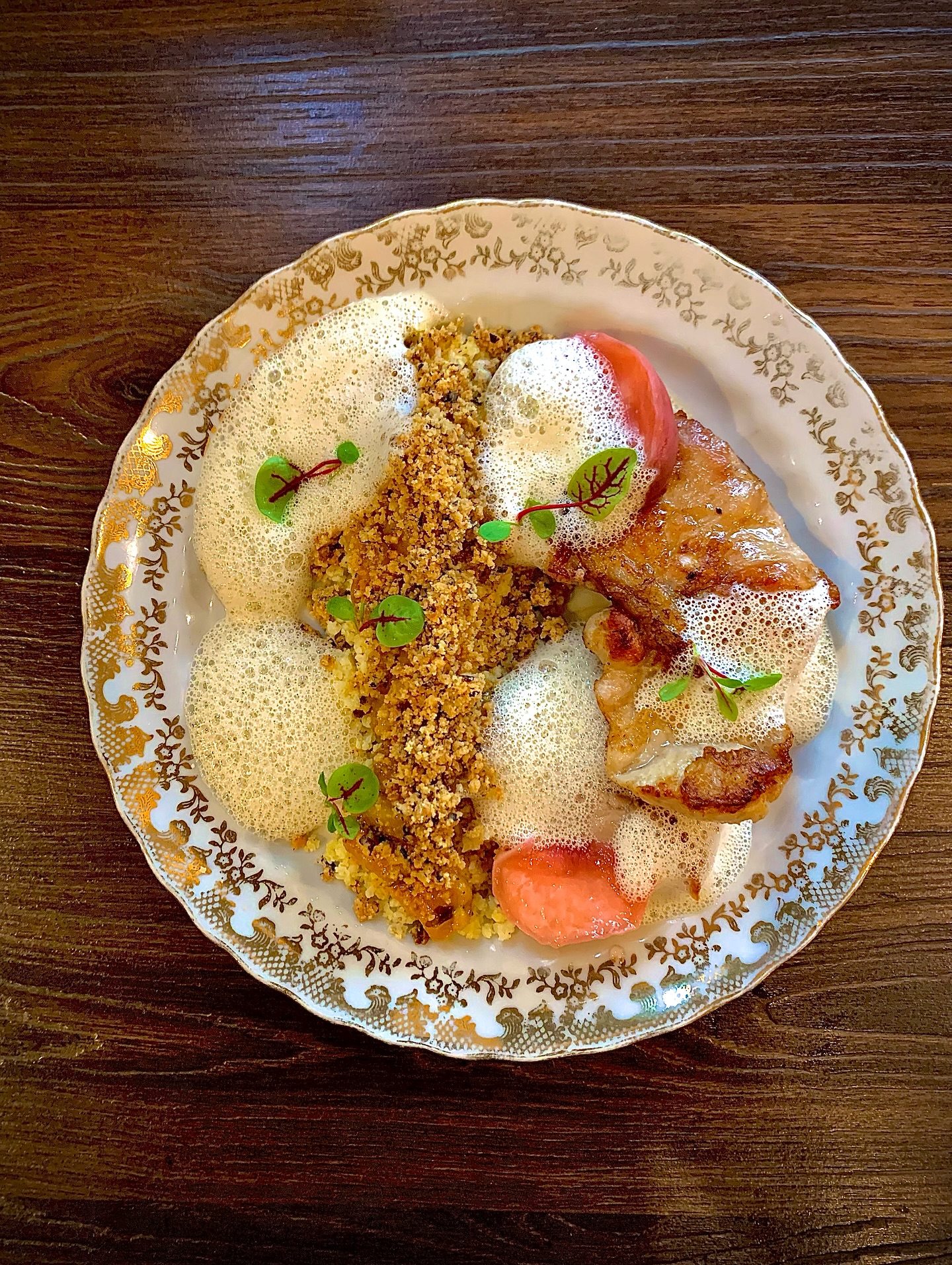 Araignée de porc marinée et grillée, millet, crumble, pêche, verveine, noisettes et émulsion citronnelle
#lyon #lyon3 #restaurant #agriz #foodporn #food #bistro #guidemichelin #gaultetmillau #lefoodings