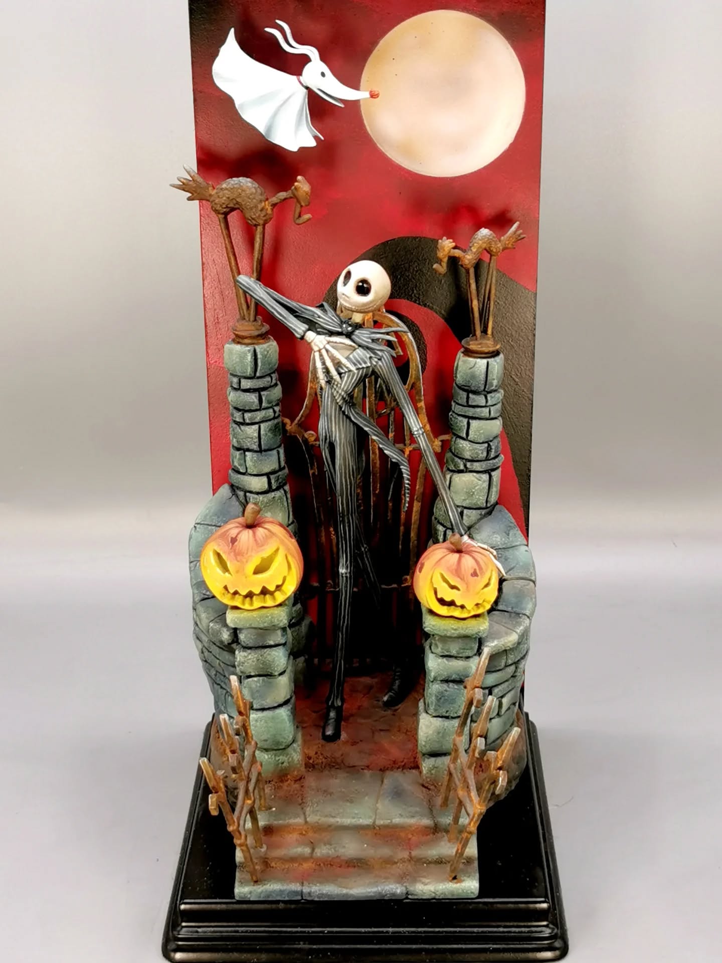 Halloween Approche !
Vous avez des projets en tête pour l'occasion ?
De mon côté, pas grand chose cette année, alors voilà un Jack Skellington peint il y a quelques temps !
Figurine de chez @nomnomfigures_3dprint , Imprimé part @3dminisfactory .
J'ai ajouté le socle, le fond et le Zéro qui vol (je ne sais plus la marque)
Voilà, c'était un beau projet ! 🤟🏻🤓
#painting #paintingart #paintingminiature #minis #3dminiature #3dart #3dpaint #3d #nmm #paintingnmm #jack #skellington #skellingtonstyle #zerodog #printed #3dprinting #timburton #timburtonworld #timburtonfilm #airbrushart #handpainting