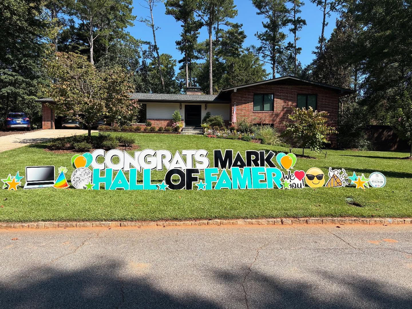 Big moments deserve BIG signs! 🎉 From birthdays to graduations, baby showers to school events — our yard signs make every celebration unforgettable. 💖 Customize it your way and let us bring the fun straight to your front yard!
#CelebrateBig #YardSignMagic #CelebrationYardGreeting #georgiayardcards