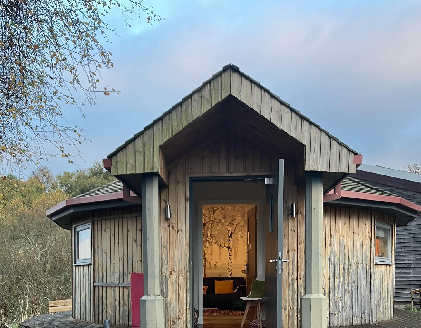 The Hut is a space for so many hurts, fears and joys in creative therapy sessions. A place to grow, stretch and sit with the big stuff. Michael Rosen’s poem tells it best …. ‘The space is a friend.
I tell it what hurts.
I tell it why I’m not good.
The space is a friend.
I tell it the bother I’m in.
It won’t let me tell lies.
The space looks at me.
It never says I’m bad.
It never says I’m good.
It never asks me the kinds of question
I don’t know the answer to.
The space never shames me.
The space never laughs at me.
When there is something in my head
making me sad or wild,
the space takes it.
The space takes it
till it’s a space no more,
till it’s full of what I wanted to say,
till it’s it full of what I didn’t know
I wanted to say.
Then it’s there in front of me
talking of how I am
so the bother or the sadness or the wildness
can be quiet for a while.’ By Michael Rosen #playtherapy #creativetherapy #insideoutsidetherapy