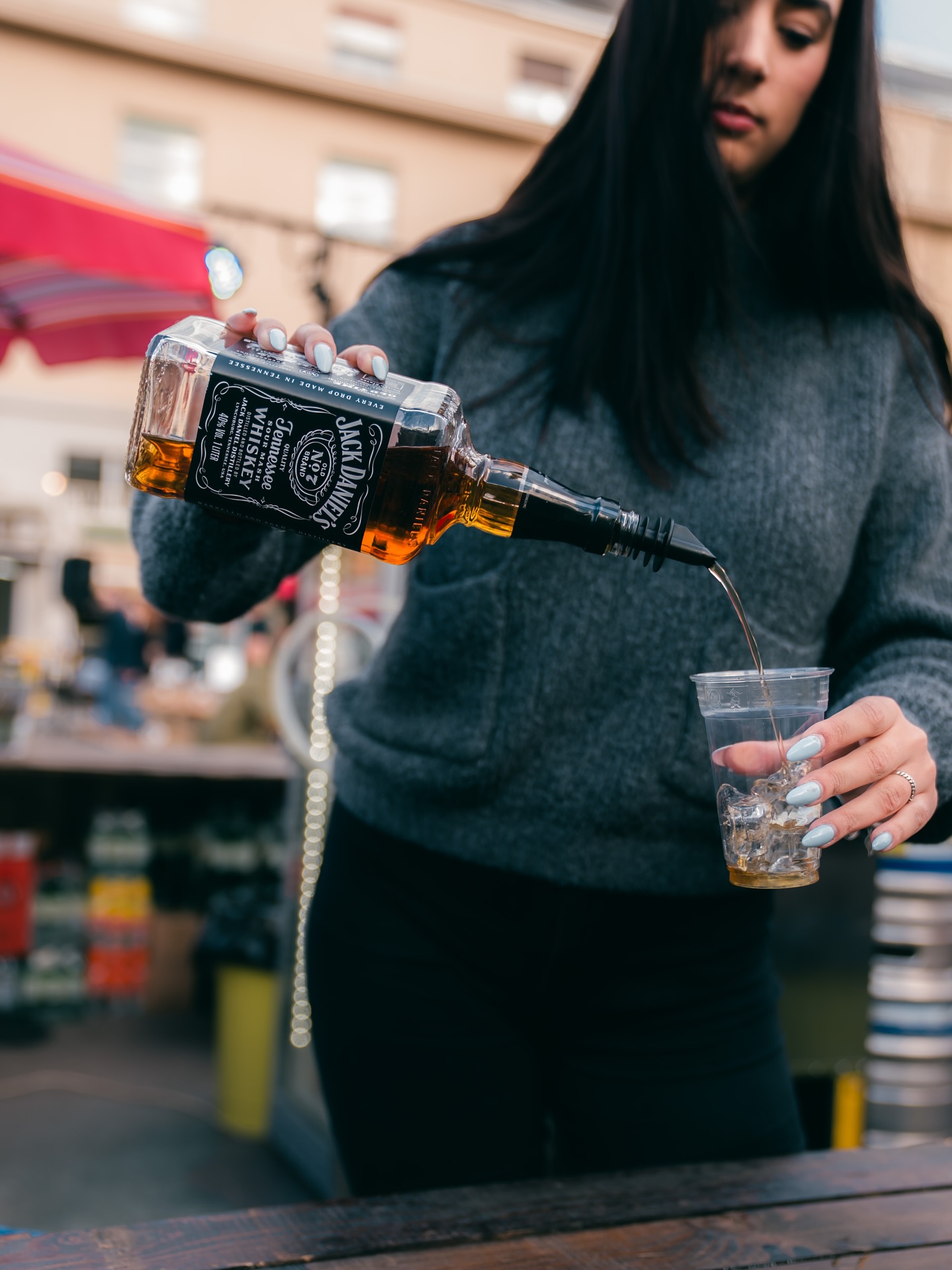 Ako ste se pitali koji se whiskey pije na placu - kod nas se pije @jackdaniels_hrv #petkomjedemonaplacu