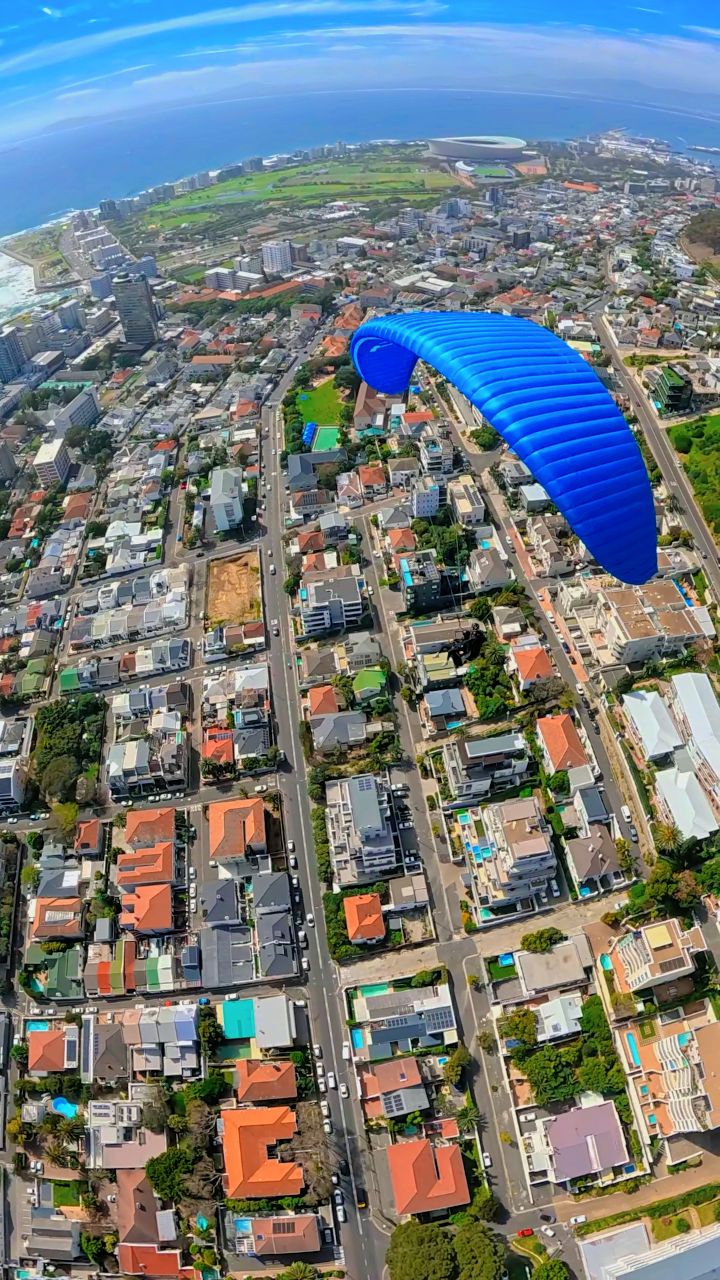 A memory of flight is the perfect gift to share with someone special.
#skysafari #southafrica #capetown #paraglide #paragliding #tandemparagliding #tablemountain #travelcapetown