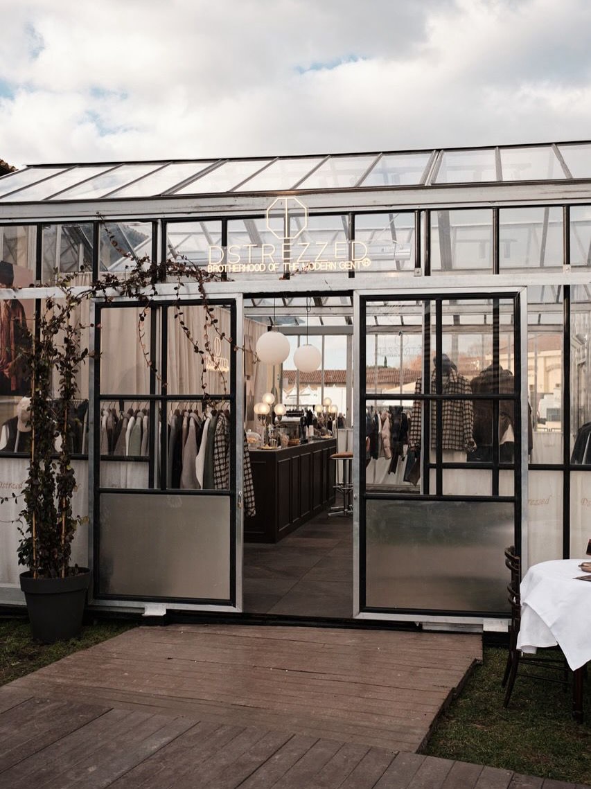 @dstrezzed_official X @dailyretailsupply
A true 360° partnership: from POS materials and light signage to in-store racks, hangers, and branded merchandise like umbrellas and playing cards.
Proud to work with a brand that knows exactly how to present itself. Take a look at their Pitti Uomo stand, where they showcased their AW25 collection – now available in stores!
#DRS #DAILYRETAILSUPPLY