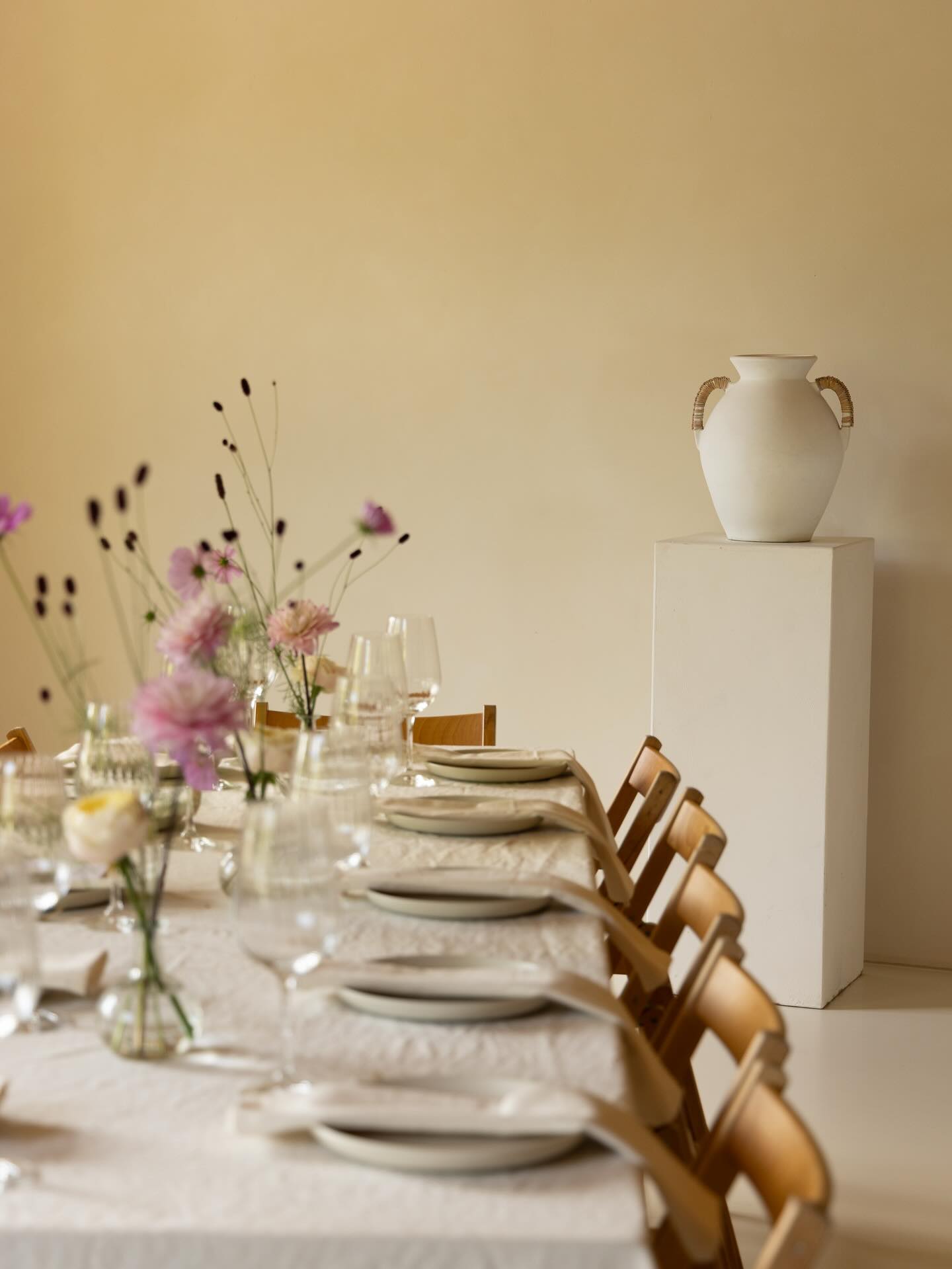 Onze studio gevuld met liefde voor een prachtig event met een lunch & Motherblessing 🤍. Zoek jij een mooie ruimte voor jouw event? Stuur gerust een DM!
📸 @bybobalsing
#fotostudio #photostudio #daglichtstudio #daylightstudio #haarlem #fotografie #photography #sholotlocatie #shootlocation #photospace #haarlemvenue #amsterdamvenue #rentallocation #verhuurruimte #event #tafeldressing #tafelstyling #motherblessing #lunch