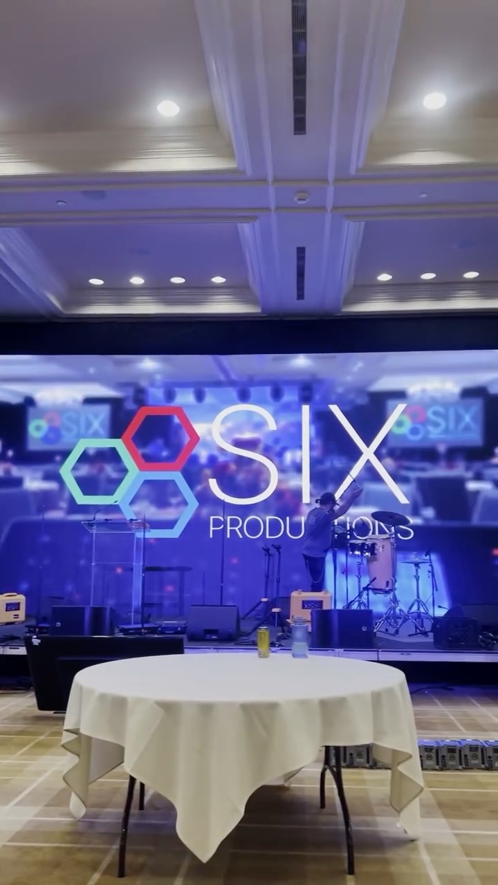 Big screens, bigger teamwork. 👊
This LED wall was built with 60 panels, snapping together like giant puzzle pieces.
Gear makes it possible, but the team makes it shine. 👷♂️✨
Who’s ready to build the next big thing?
#LiveEventProduction #LEDWall #LiveEventProductionCompany #AVsolutions #AudioVisualCompany #Tradeshows #CorporateEvents #Events #Festivals #Documentary #LED