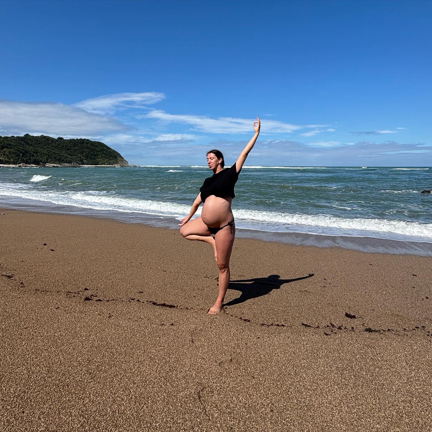 Après un été à pratiquer avec vous en plein air, je m’absente quelques mois pour un nouveau projet, plus personnel cette fois-ci !
Merci et à bientôt 🌸
#yoga #asana #asanapractice #setubandhasana #vrikshasana #outdooryoga #hiking #randonnée #yogarando #yogarandonnee #ytt #yogapractice #yogaparis #yogafrance #yogafemme #frenchyoga #yogalifestyle #yogacommunity #yogaphoto #wildyoga #meditation #sankalpa #frenchyogini #nature #natureyoga #beachyoga #yogaprenatal #pregnantyogi #pregnantyoga #summeryoga