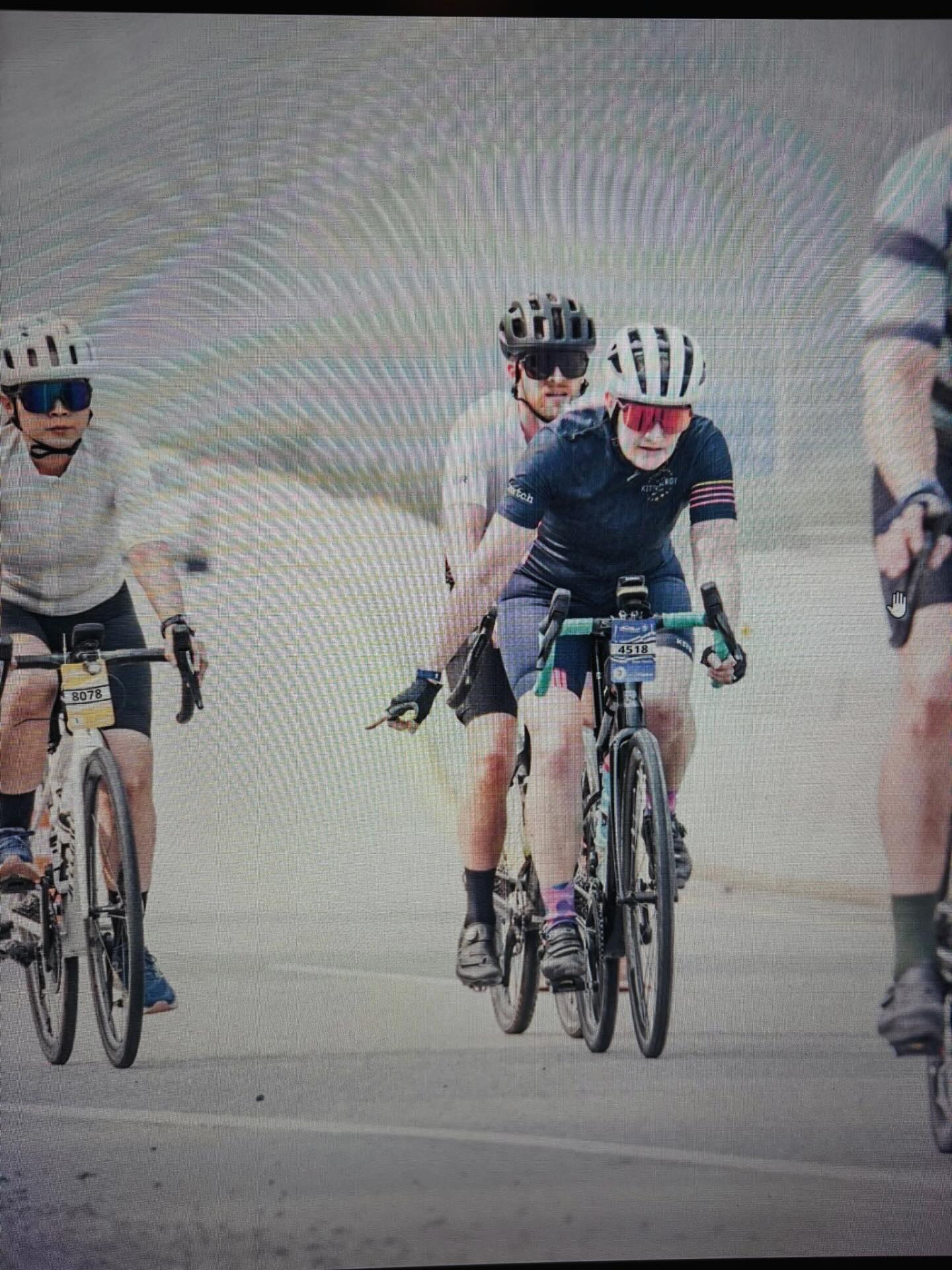 Too often common bike curtesy and etiquette quickly get forgotten during a fondo or long distance cycling events - when it is needed the most. @sarafrederking thank you for showing how's it done ✔️ . #ridingetiquette #letskeepeveryonesafe #passitforward #ridesafe #handsignal #rbcgranfondowhistler