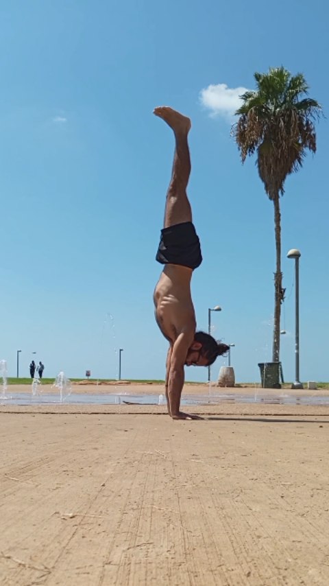 ⏱️ 50 sec of adjustments
#handstand #calisthenics #beach