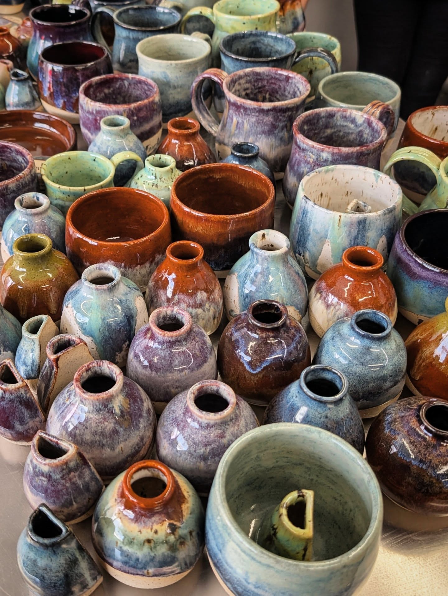 Ooooh pretty 🤩
Some delicious new glaze combos are going to be featured in tomorrow's @bs5arttrail at @clayshedbristol. Why not come down and say hi!
You'll also be able to see a bunch of talented potters alongside me at @clayshedbristol. See the diverse world of pottery and talk about all things ceramics 🏺
#pottery
#potterylife
#potterylove
#artstrail