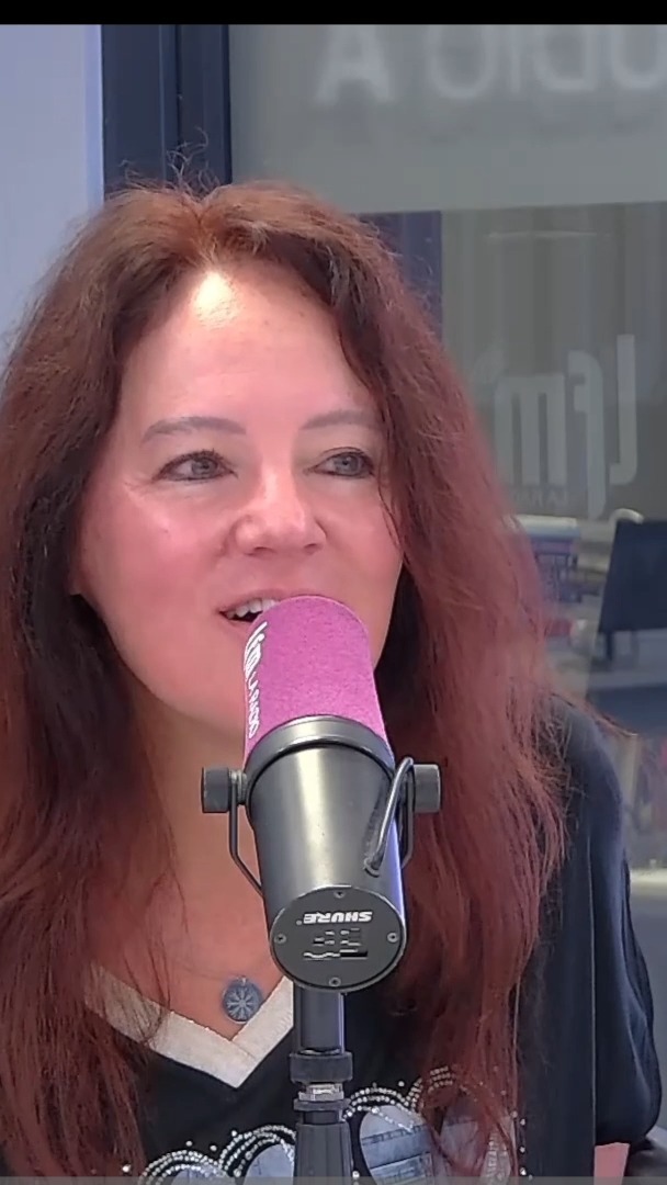 C'était ce matin sur @lfmlaradio ! Merci Evan et Guillaume pour votre accueil 🥰
https://www.lfm.ch/.../le-6-9-lfm-linvite%c2%b7e-du-6-9.../
Les derniers billets pour les concerts Michel Berger sont sur https://monbillet.ch/.../voxset-25-celui-qui-chante...