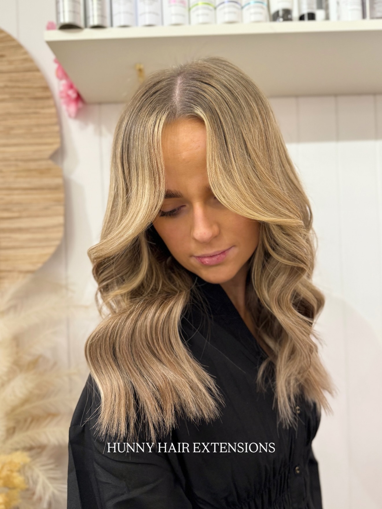 What a beautiful result! Using 120g (2 rows) @hunnyhair.extensions in shades Toasted Almond & Cinnabon. 🤎
This appointment was all about adding volume and fullness - rather than tones of extra length (the few extra inches was a bonus😉) Obsessed. ❤️🔥
#hunny #hunnyhairextensions #canberrahairextensions #hunnylifestyle #hunnyquote #geniusweft #invisiweft
