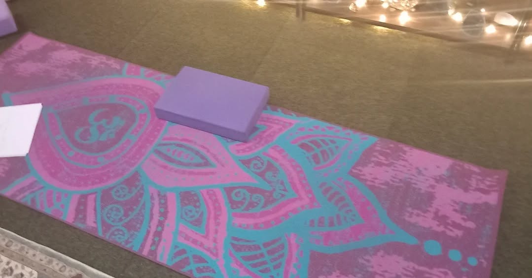 So this is what you'd call #TheCrossOverEpisode. Finally combining a yoga class and the Moon Circle.
Thank you to the beautiful souls who joined me at Romany Moon this evening for some gentle yoga to ground and centre before a chat inspired by the full moon in pisces ♓️. Endings (and what needs to be released), the promise of new beginnings and that space in the between...the messy middle and feeling all the feels.
Trust, patience and calm are what we're calling in as the moon wanes ✨️