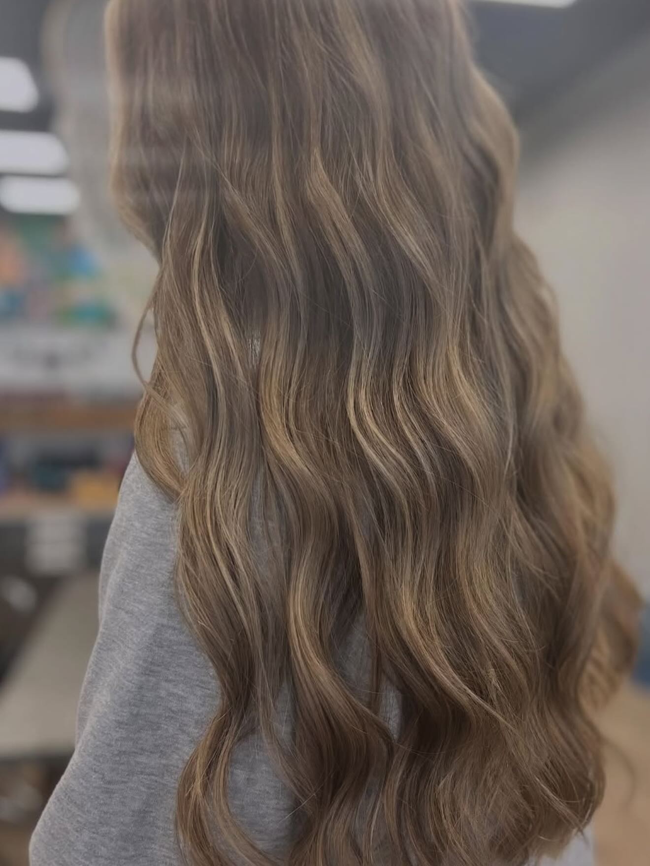 Brunette Glow π°β¨
Soft + glossy brunette dimension that catches every light β¨
Emma creates effortless movement and shine with a color thatβs as low-maintenance as it is stunning πΏ
π Everyday Magick Salon | Downtown Johnson City
π² Book with Emma today + step into fall with fresh hair π¦
#JohnsonCityHair #TriCitiesSalon #EverydayMagickSalon #JohnsonCityStylist #BrunetteBalayage #TriCitiesHair #HairTransformationJC #JohnsonCityBeauty #TriCitiesTN