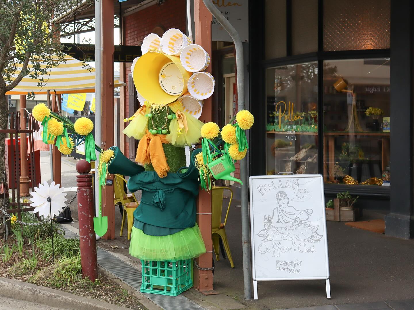 We were inundated with scarecrows this year. It was a hard choice choosing this years winning scarecrows. We want to thank everyone who participated!
WINNER SCARECROW FIELDS OF GOLD- Penny Golden from Pollen
WINNER FROM A BUSINESS - George at Bugalugs
HIGHLY COMMENDED FROM A BUSINESS- Polly @ Pollen
WINNER SCARECROW FROM A COMMUNITY GROUP- Jenny Kee and Linda Jackson - The Crowture Collection - Hesket Primary
HIGHLY COMMENDED SCARECROW FROM A COMMUNITY GROUP- A Kyneton To Story - Kyneton Toy Library
HIGHLY COMMENDED SCARECROW FROM A COMMUNITY GROUP - Daisy and Dusty Rake - RM Egg
WINNER BEST INDIVIDUAL OR FAMILY SCARECROW - ‘Claude and Harriet’
HIGHLY COMMENDED - Mr Enderman Crow
Make sure you check out the scarecrows using the interactive scarecrow map.
#kynetondaffodilandartsfestival #kynetondaffodilfestival