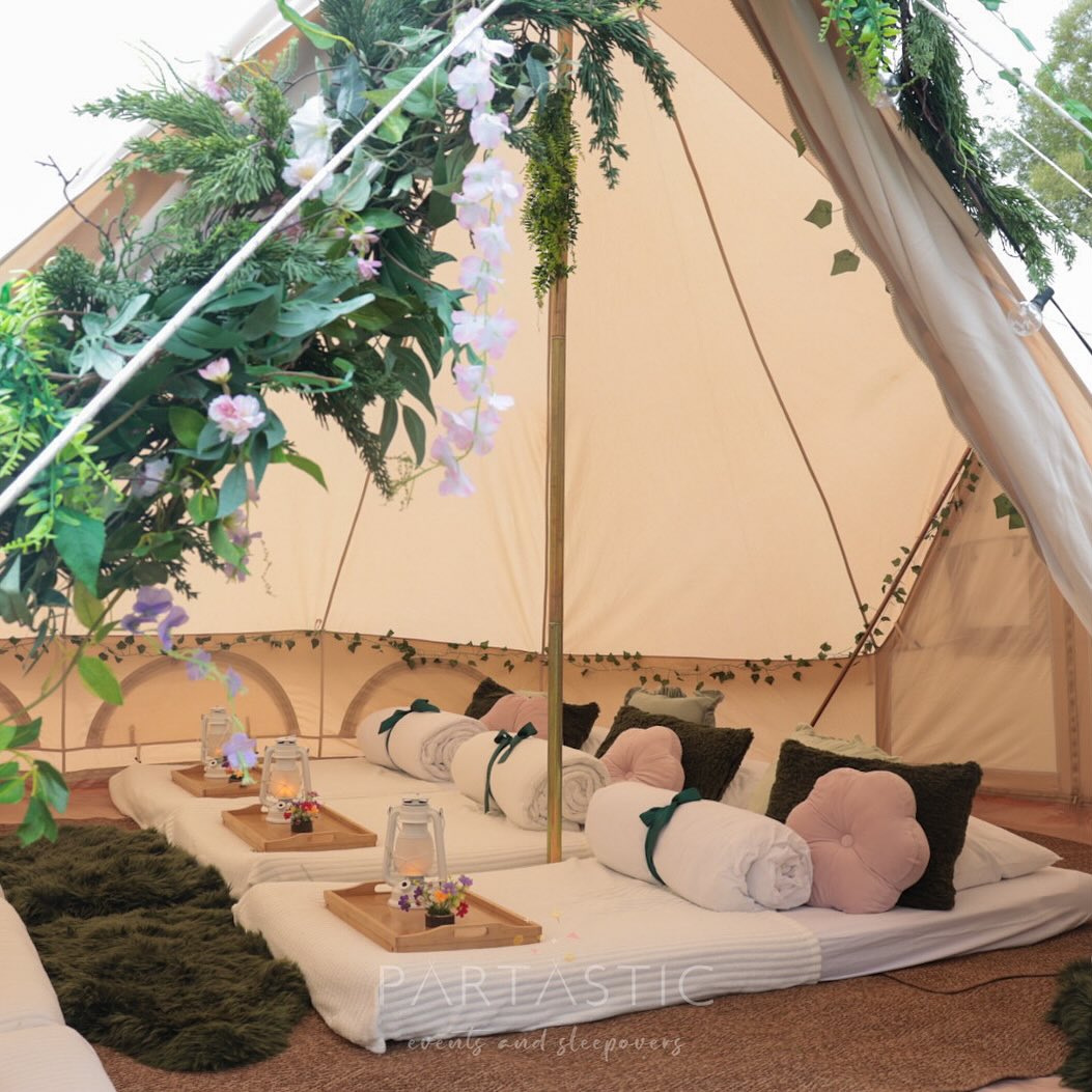 Beautiful Woodland theme in the Emperor tent.
🌿🍄🍂🍄🟫
.
.
.
#glamping #outdoorsleepover #belltent #canvastent #emperortent #tuaregtent #belltentsurrey #glampingpartyideas #belltenthire #belltentstyiling #belltentsleepover #belltentparty #belltents #fairyparty #fairysleepover #woodlandfairies #woodlandparty #woodlandsleepover #intothewoods #partyfairies