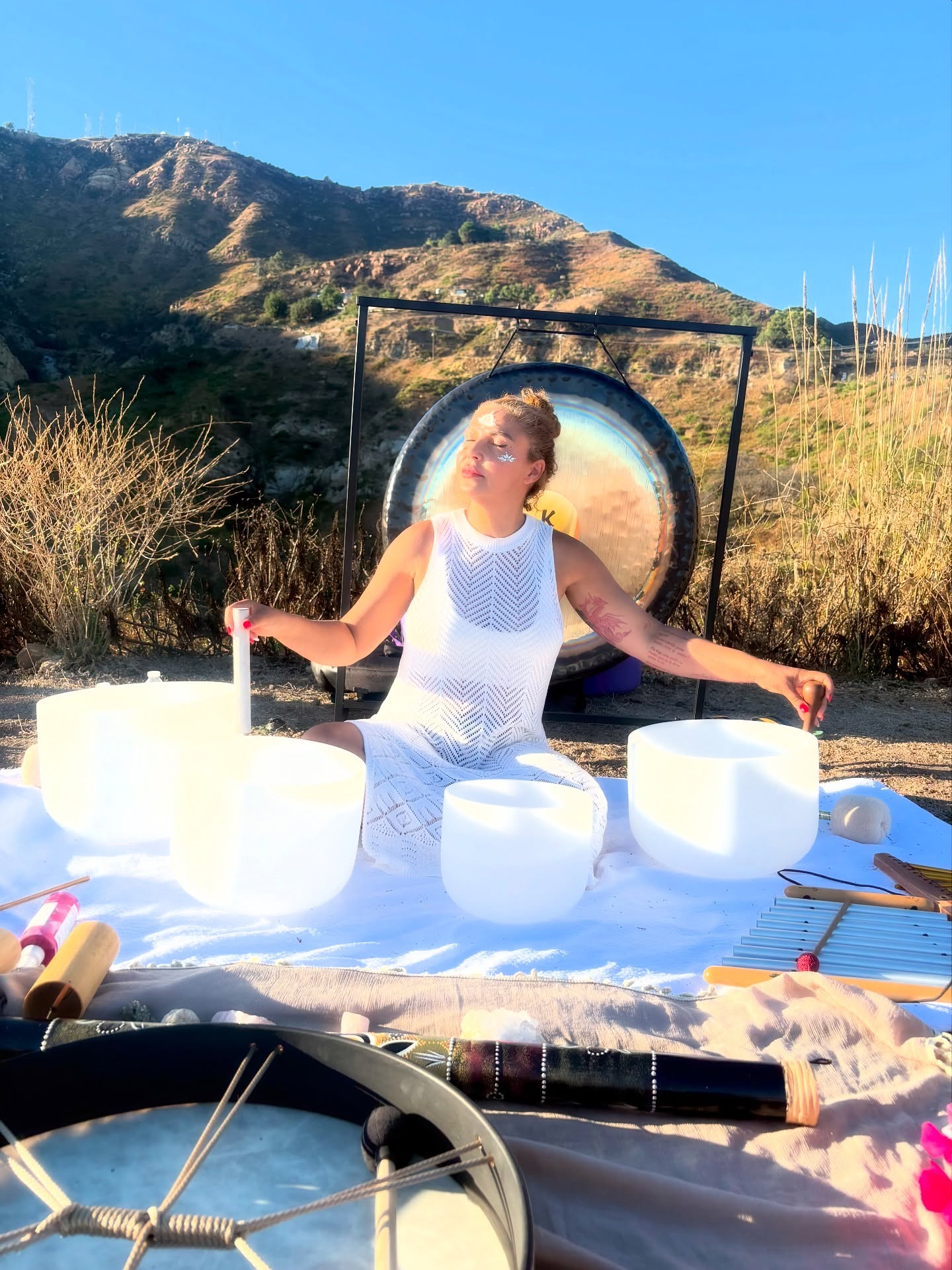 “Sound is not just something you hear,it’s something your whole being feels.
Every vibration is a reminder to return to balance, every tone a cleansing of what no longer belongs.
In the resonance of a sound bath, the body softens, the mind quiets, and the soul remembers its natural harmony.”
— Ana Harihar