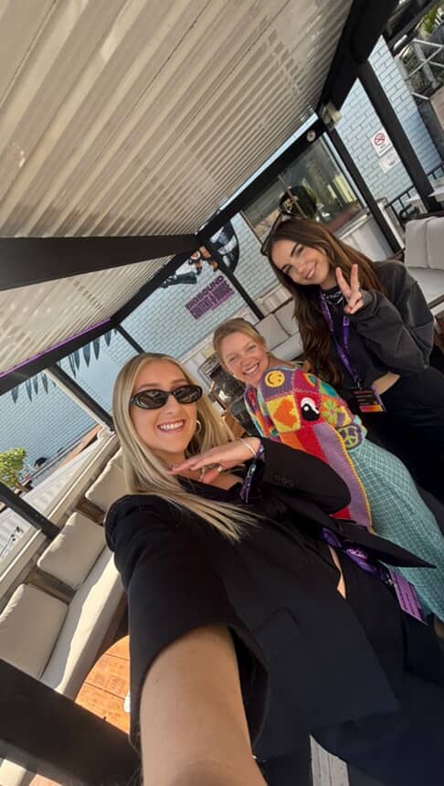 @bigsound is about connecting together and catching up with your friends and that’s exactly what @pipinandtheducks did with local artists @ryelle.mp3 and @chloejettmusic 🌈
The trio discuss their latest releases and what they’re excited for during the week ✨