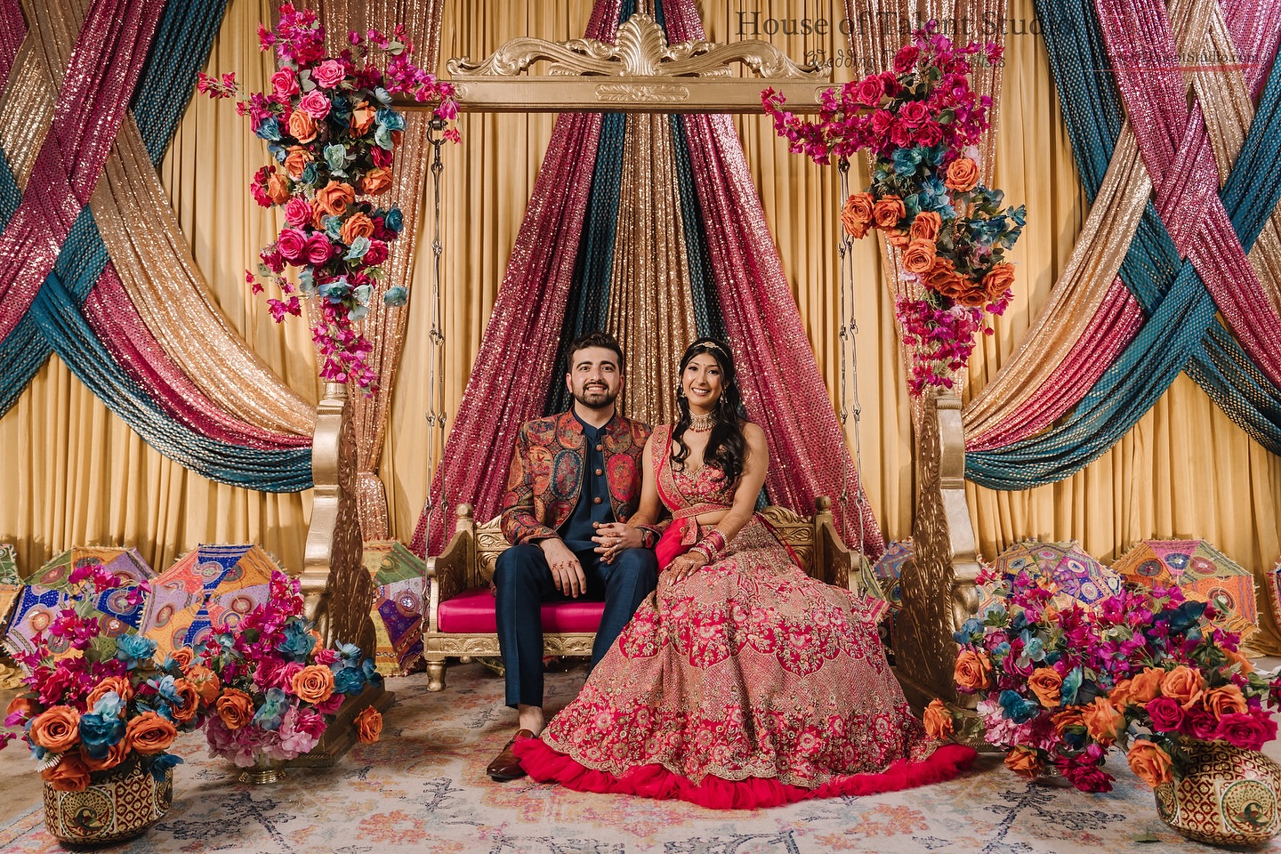 Moments of joy wrapped in gold 💫
📸Photography: @houseoftalentstudio
📋Event Planner: @eventifyllc
📌Location: @theacademyhvny
💄Makeup and Hair: @cinderellabridez
🎧Music: @m4uevents
🍴Catering: @bukharagrillcaterers
#exclusiveevents #wedding #weddinginspiration #luxury #southasianwedding #sangeetnight #exclusiveeventsny #tristateweddings