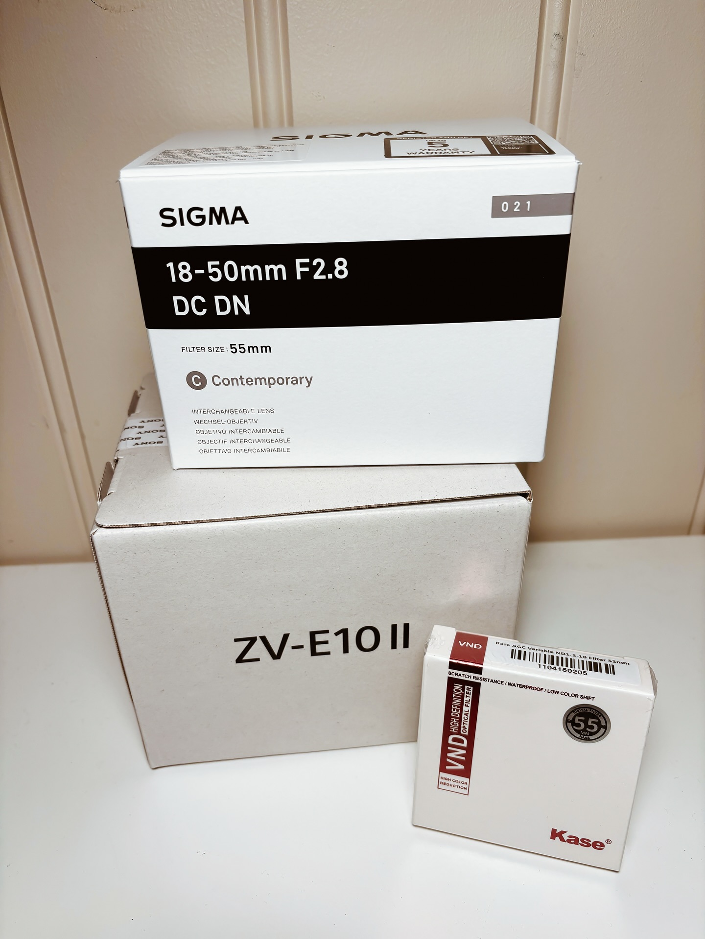 Nytt kamerautstyr i hus! Denne gangen falt valget på et Sony ZV-E10 II. 👌🏻
Jeg var veldig fornøyd med Sigma 16mm f1.4 som jeg hadde på M50’n, men fant at jeg sjelden gikk under f2.8 og at jeg savnet muligheten til å tilpasse brennvidden uten å måtte bytte objektiv. Jeg har derfor satset på et Sigma 18-50mm f2.8 zoomobjektiv denne gangen. Blir spennende å få testet filming i log og 4K fremover! 😀🎥
.
.
.
#sonyzve10ⅱ #sigma #vlog #foto #youtube #video #contentcreator #fiskefilm #photography