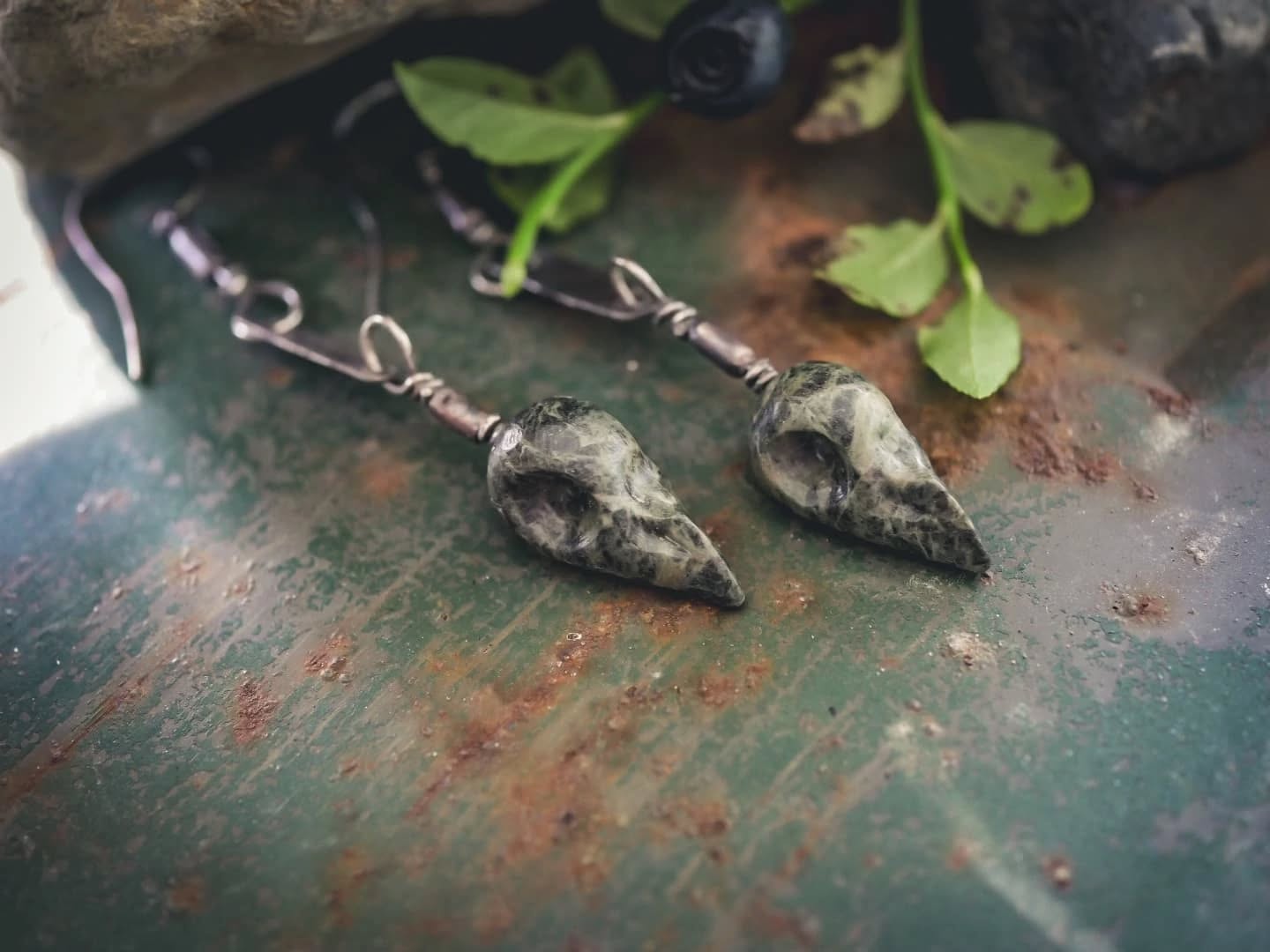 Bird-skull earrings I carved from a rock found here in north Sweden. With sterling silver 925. I think the rock is marble. Such beautiful streaks, I love this rock!
.
#wabisabi #wabisabimaker #rockcarving #birdskull #stonecarving #fågelskalle