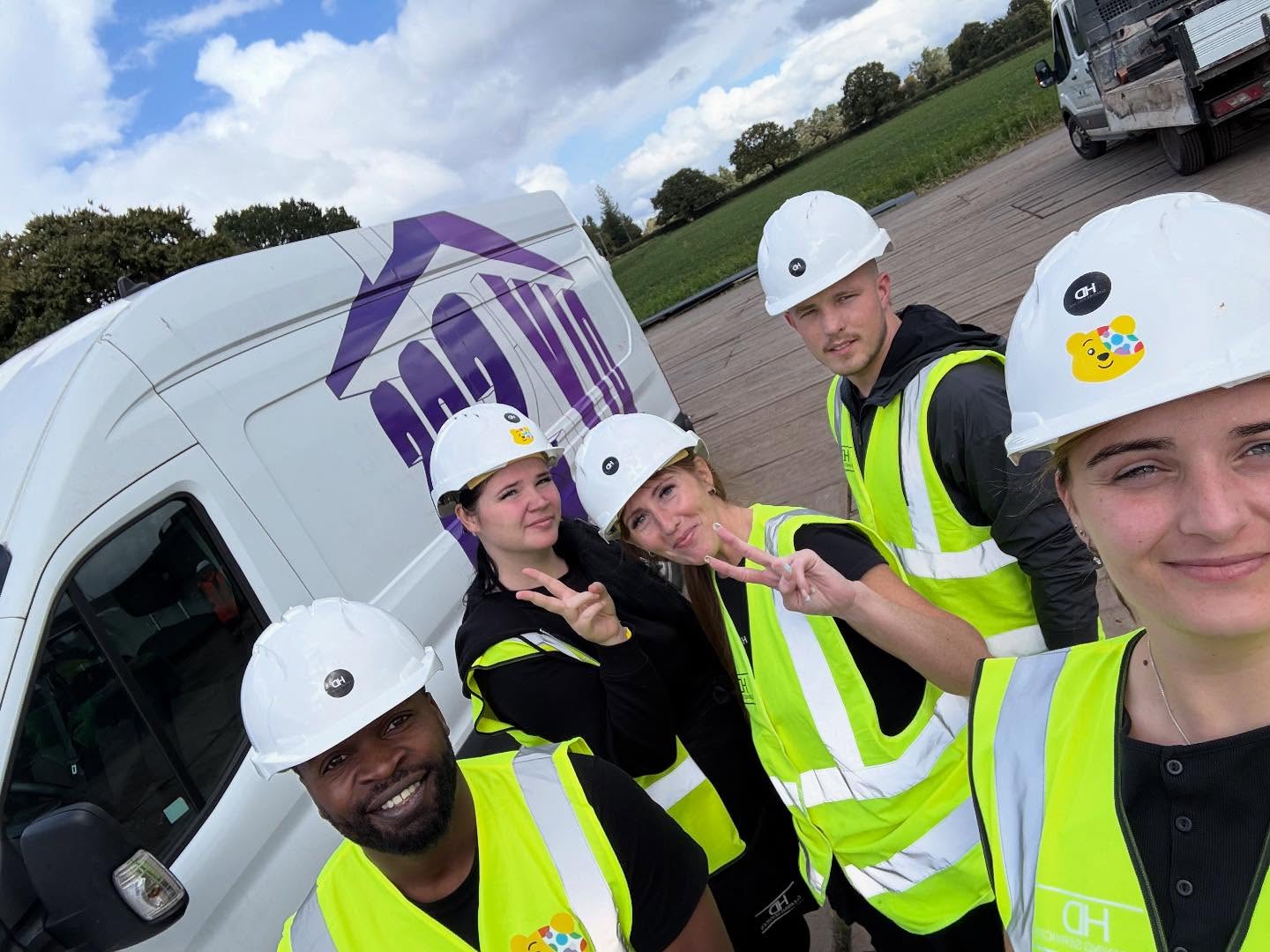 Day 2 team 2! 🤩 at #DIYSOS tomorrow is the reveal and we are back there at 6am for the mad rush to the finish line 🙏🏻 #charity #childrencancercenter #workworkworkworkwork