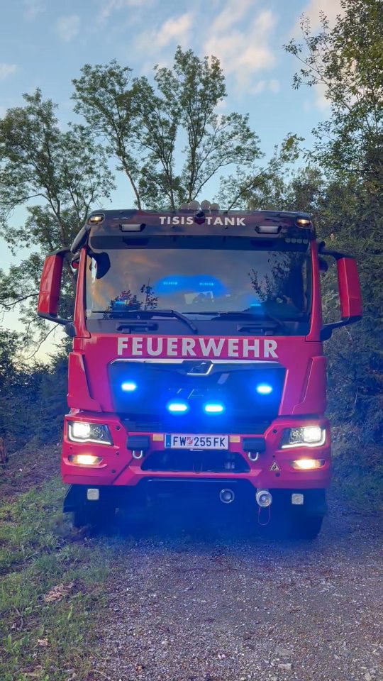 🌳 Baumpflanzchallenge 2025🚒
Vielen Dank an die @radautrommler_triberg für die Nominierung! 💪
Wir nominieren:
👉 @feuerwehr_tosters
👉 @svtisis
👉 @hmtisistosters
Ihr habt nun eine Woche Zeit, ebenfalls einen Baum zu pflanzen 🌳 – oder uns alternativ mit einer Einladung zu einem Grillfest oder einer kleinen Bierspende zu überraschen. 😉🎉