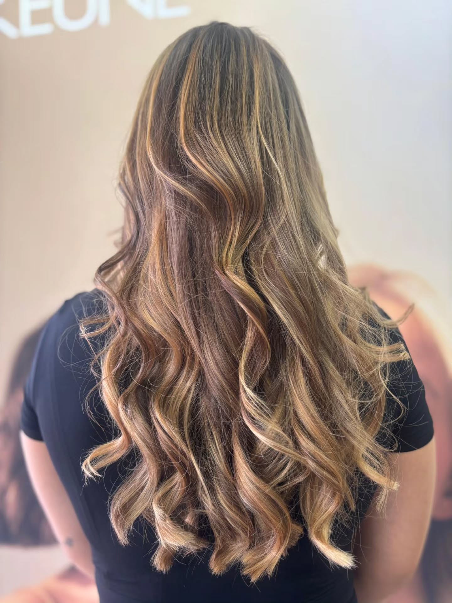 ✨ "Transformation ombré hair ✨
Luminosité, contraste, douceur des reflets… Un vrai coup d’éclat 🌸
➡ Swipe/voir la story pour découvrir l’avant ! #ombrehair #espritcoiffure"
Réserver votre rendez-vous sur nôtre site Www.espritcoiffure.fr