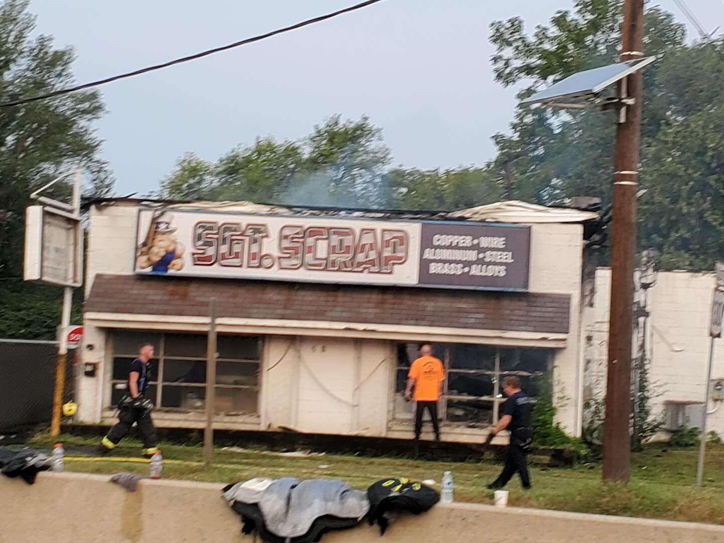Busy start to the day on 9/6 with a 6am call to Sgt. Scrap in Haddon Township. Our crew provided rehab support while Gloucester City, Audubon, Westmont, Bellmawr, Haddon Township, and Camden County Special Ops/Hazmat crews worked the scene.
The fire remains under investigation. Big thanks to all the responders for their hard work and dedication.
#Rehab13