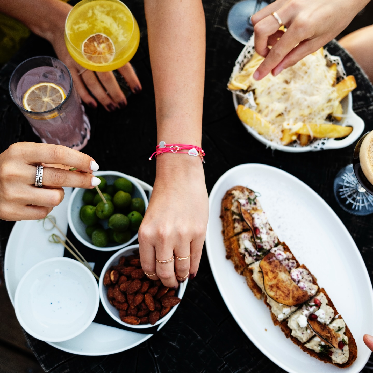 Sky-high sips and bites at Aurora Rooftop ✨🍸 – where every hour feels golden and every taste is an elevated experience 🌇.
#AuroraRooftop #SkylineViews #CocktailTime #GoldenHourVibes #SipAndSavor #CityLights