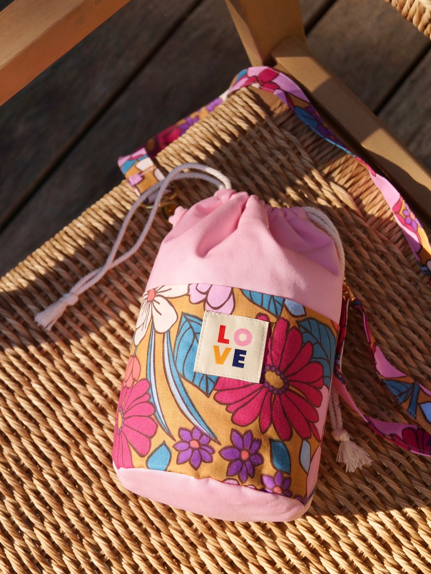 ANGELA 🌸
Prêt.e pour la bonne nouvelle ? Les sacs et bananes sont enfin disponibles sur la boutique en ligne 🥰
Je commence en vous présentant ce modèle de l’amour, le sac seau Angela, petit mais pas trop, avec sa bandoulière en tissu ou sa sangle en polycoton, et disponible dans diffèrent coloris et motifs ! Pour ma part je l’ai déjà adopté depuis longtemps et je l’adore 🩷
Découvrez toute la collection ici : https://www.blondeetlesfringues.com/sacs-et-bananes 🌸
Douce soirée 🌙
#blondeetlesfringues #sacangela #sacseau #sacfaitmain #madeinfrance #creatricefrançaise