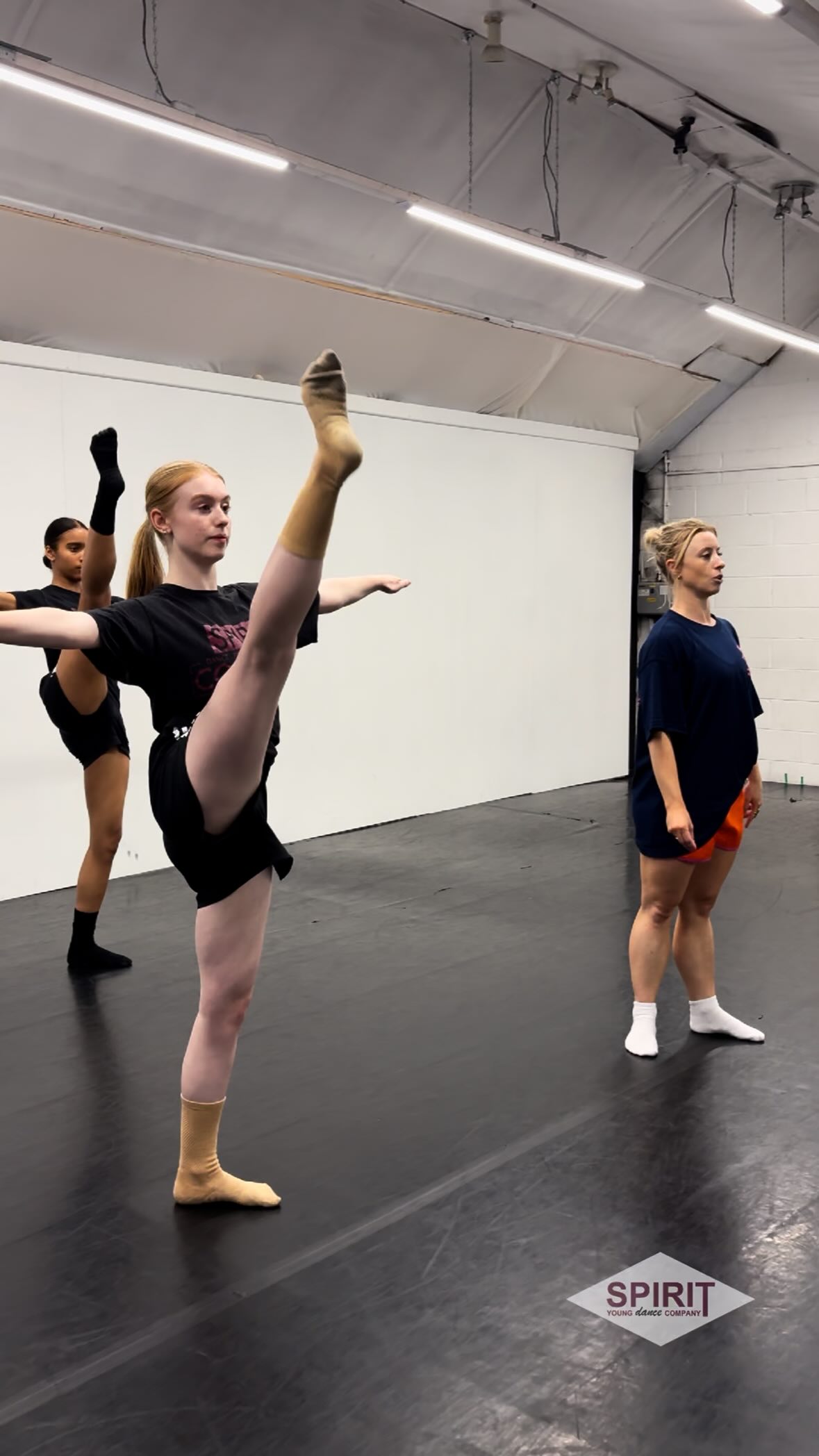 ❤️🔥 5 DAYS TO GO TILL WE’RE BACK IN THE STUDIO 🤩
•
•
#spiritydc #dance #training #londondance #TeamSpirit #danceteam #dancecompany #dancecompetition #competitivedance
#lovedance #london #jazz #lyrical #commerical