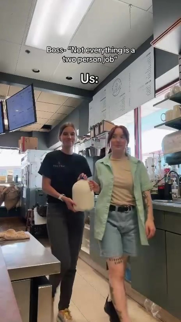 👀 When your boss says that it’s not a two person job… 👀
Happy Wednesday! Our team is ready to serve you some great coffee and treats to help you make it through the week ☕️💕